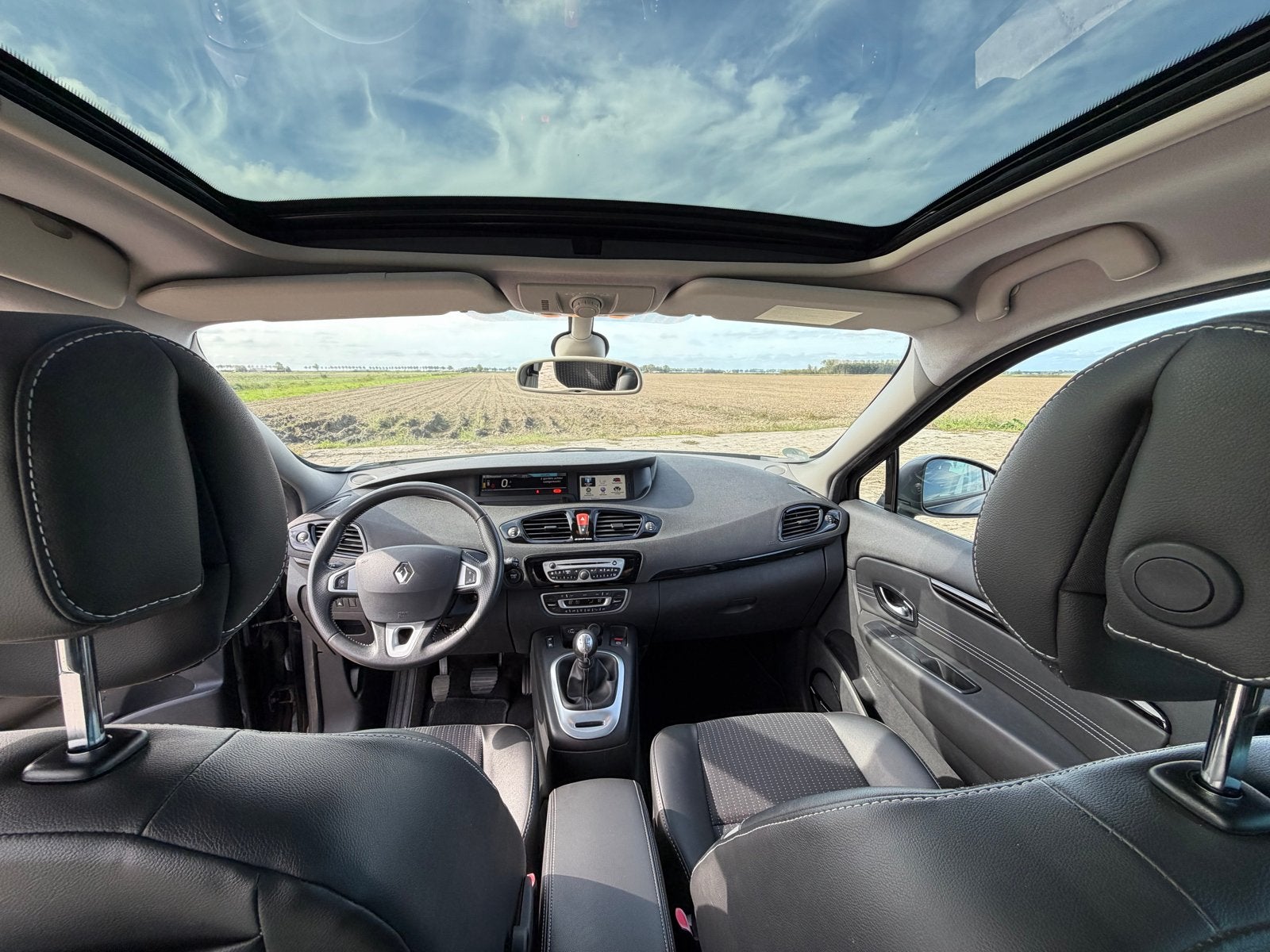 Foto 11 van Renault Grand Scenic 1.4 TCE 96KW 7P 2011 Zwart