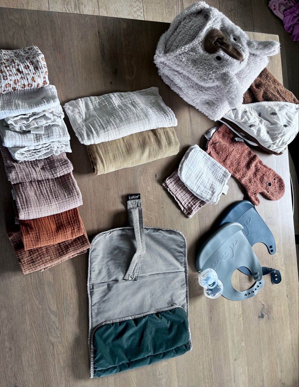 Complete baby uitzet: hydrofiele doeken, badcapes, slabbetje, Kinderen en Baby's, Ophalen, Zo goed als nieuw
