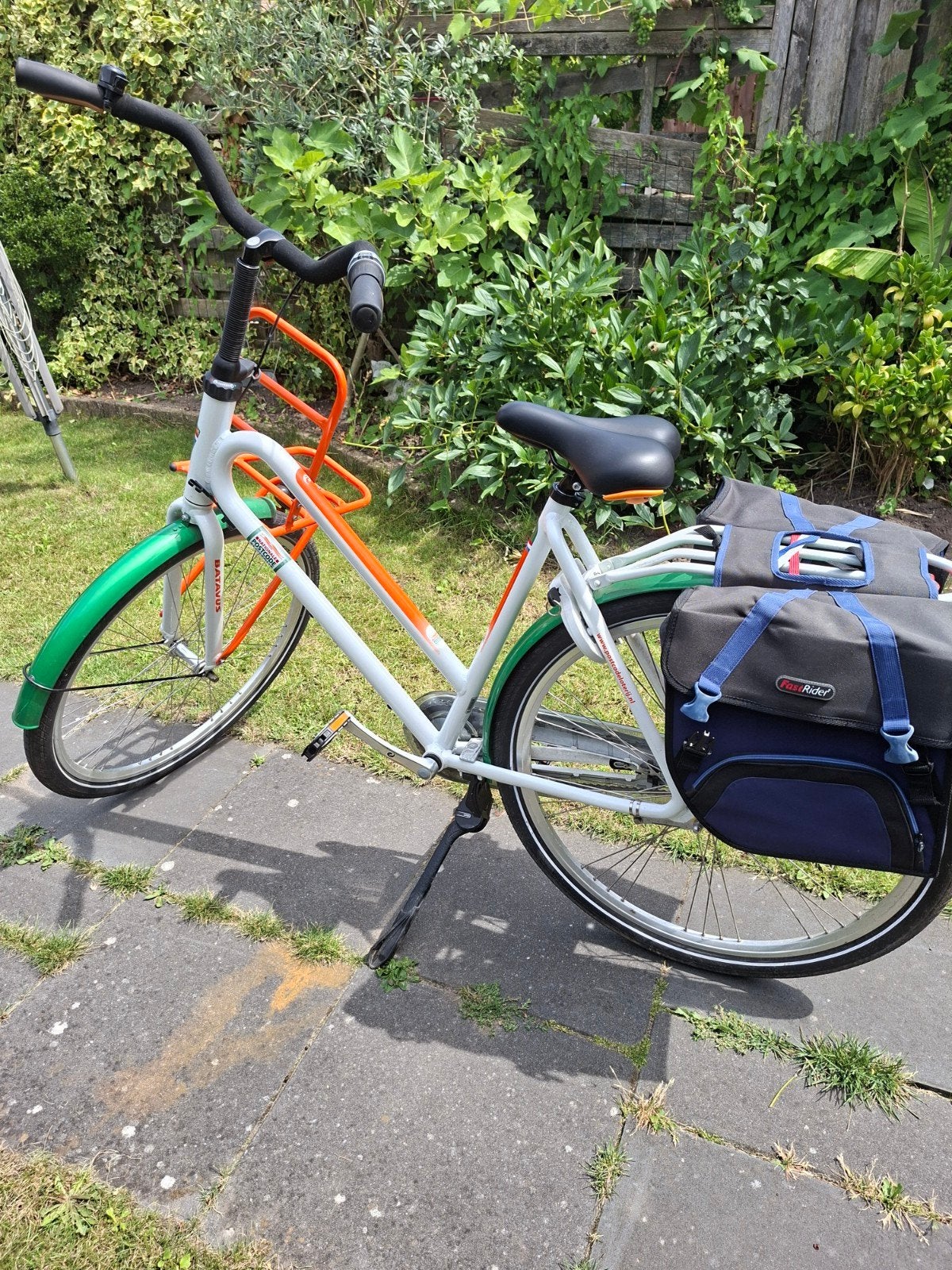 Batavus fiets met voordrager en fietstassen, Fietsen en Brommers, Fietsen | Dames | Damesfietsen, Terugtraprem, Versnellingen