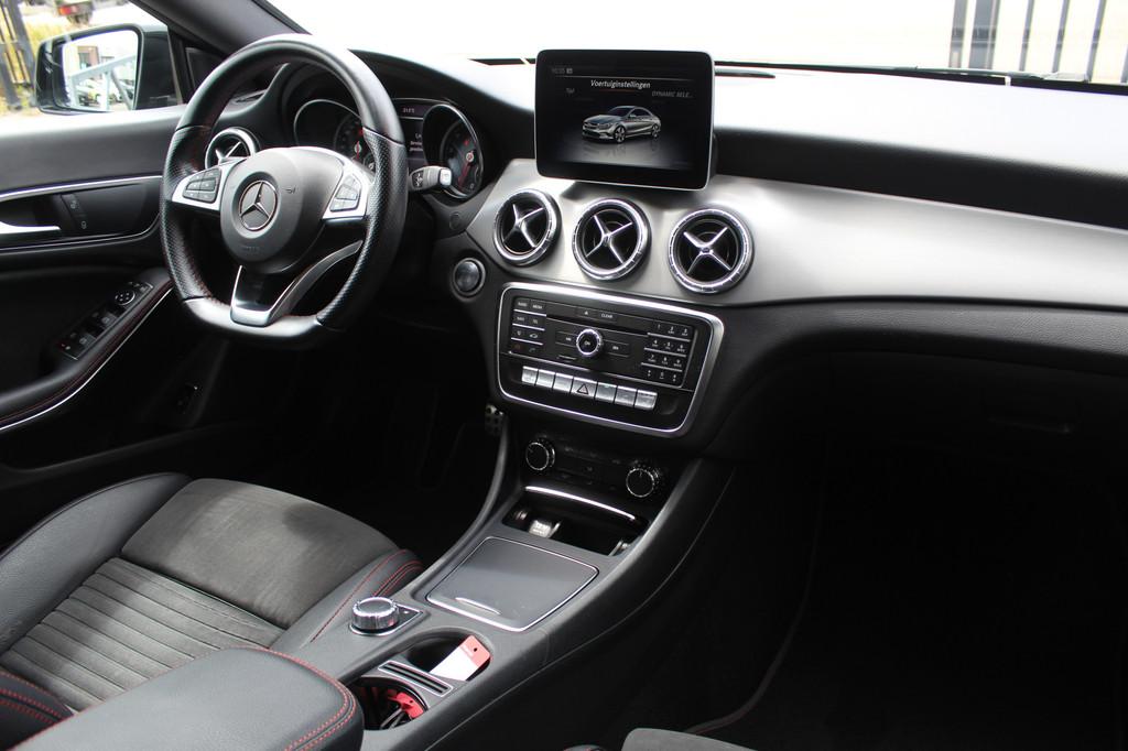 Mercedes-Benz CLA-Klasse 250 Automaat Night pakket/AMG pakke, Auto's, Navigatiesysteem, Gebruikt, 4 cilinders, Zwart