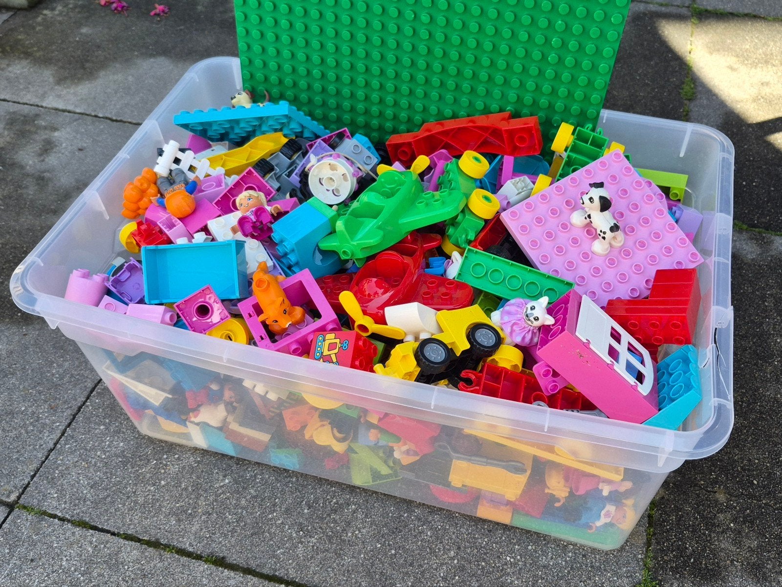 Grote box Lego Duplo blokken en speelfiguren, Ophalen, Gebruikt, Inclusief minifiguren, Losse stenen