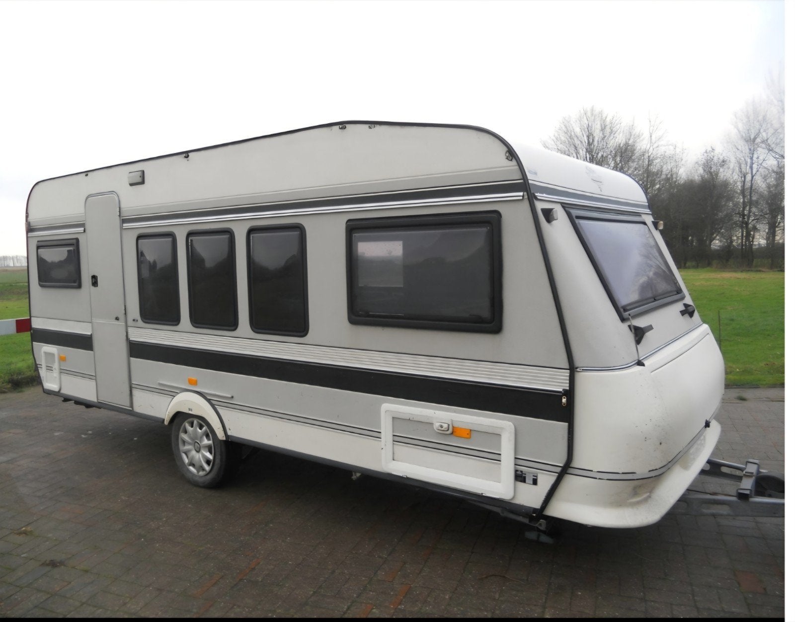 HOBBY 520 CARAVAN VOOR €1499...., Caravans en Kamperen, Rondzit, Hobby, Koelkast, Dwarsbed