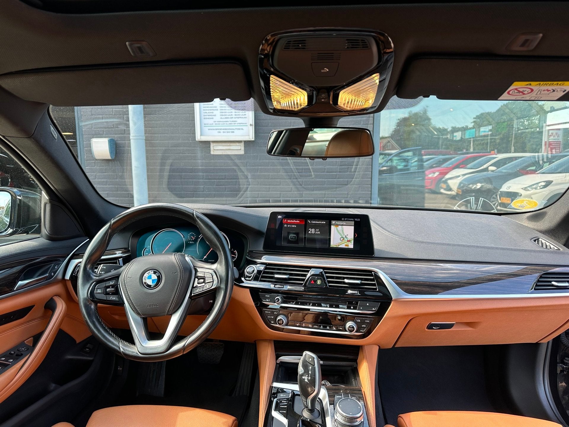 BMW 5-serie 520d High Executive/PANO-DAK/CAMERA/LEDER/NAVI/N, Auto's, Automaat, Achterwielaandrijving, Euro 6, Bedrijf