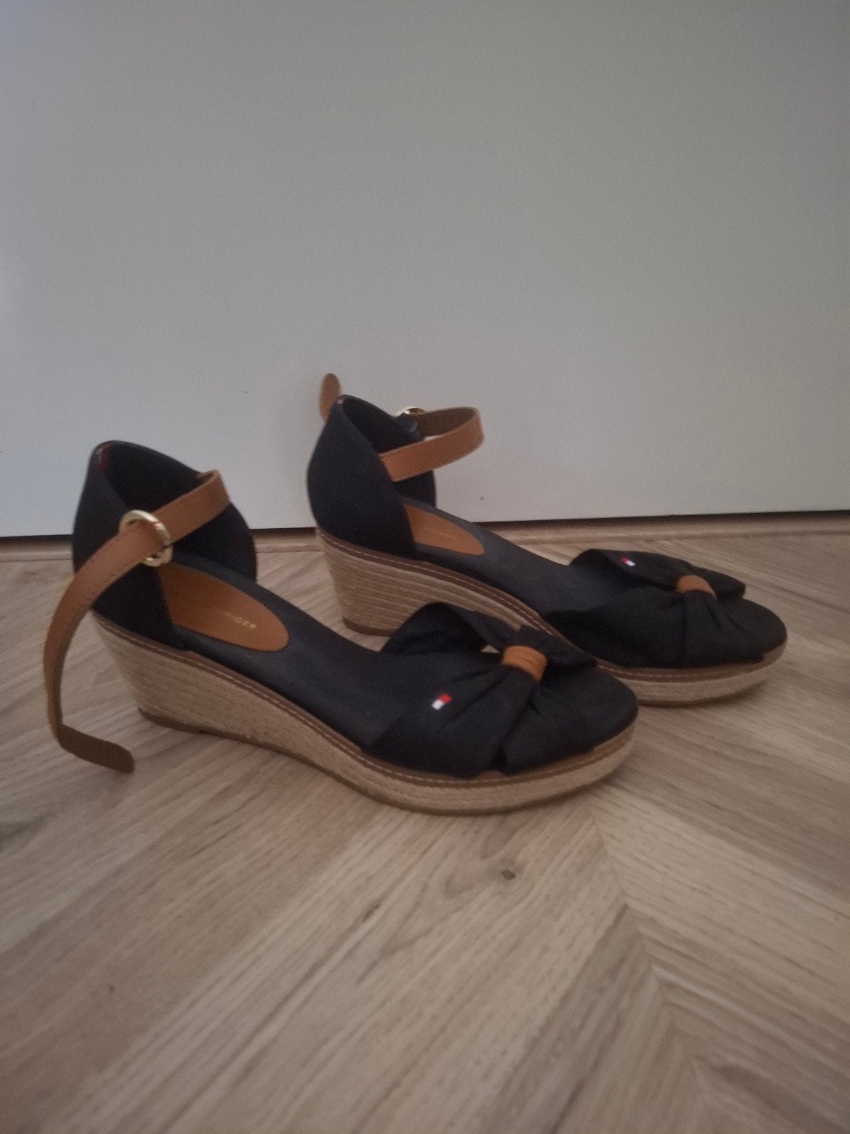Tommy Hilfiger sleehak sandalen - donkerblauw-mt39, Ophalen, Blauw, Sandalen of Muiltjes, Zo goed als nieuw