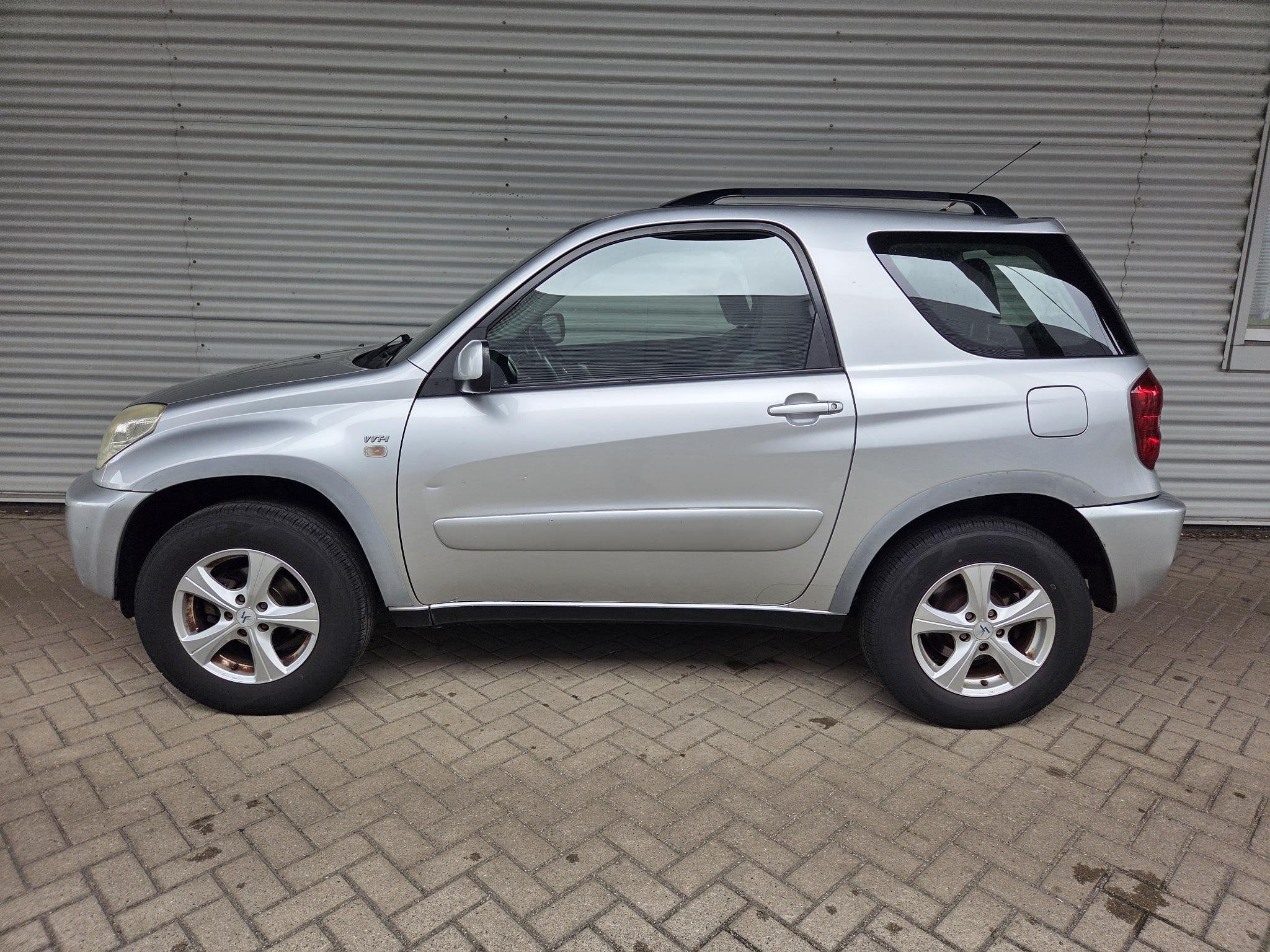 Toyota RAV4 1.8-16V VVT-i Luna, Auto's, Voorwielaandrijving, Gebruikt, 4 cilinders, 1095 kg