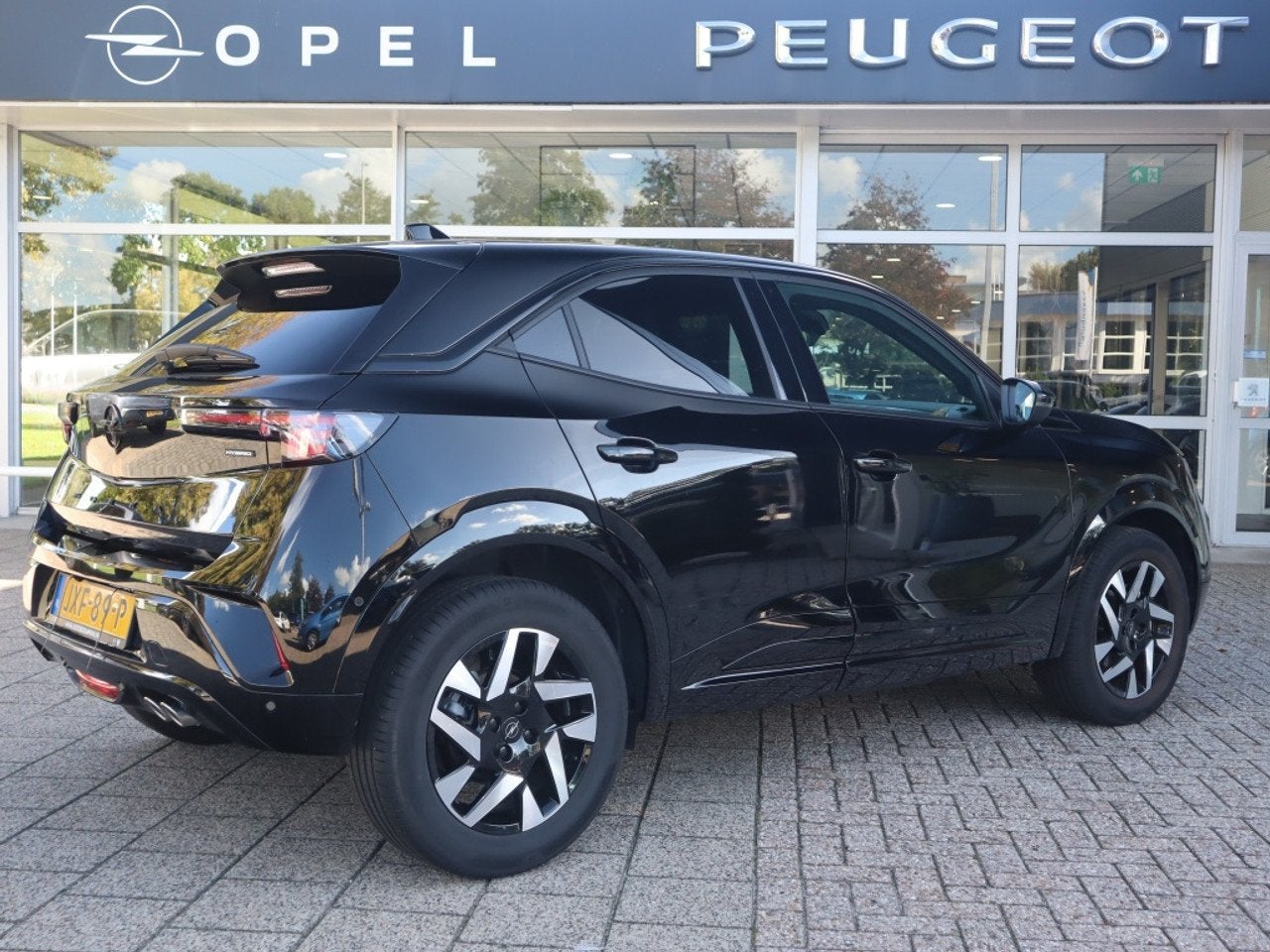 Foto 6 van Opel Mokka GS 1.2 Turbo Hybrid 145pk eDCT Automaat, Rijklaar