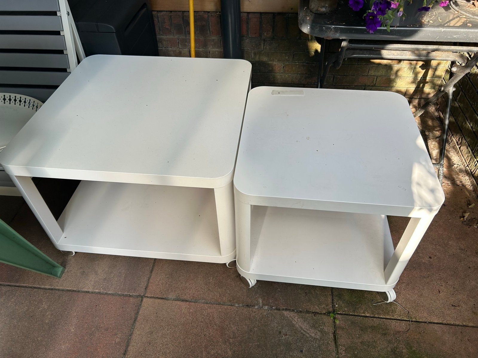 Set van 2 witte bijzettafels met opbergruimte, Huis en Inrichting, Tafels | Bijzettafels, Ophalen, Minder dan 45 cm, Minder dan 55 cm
