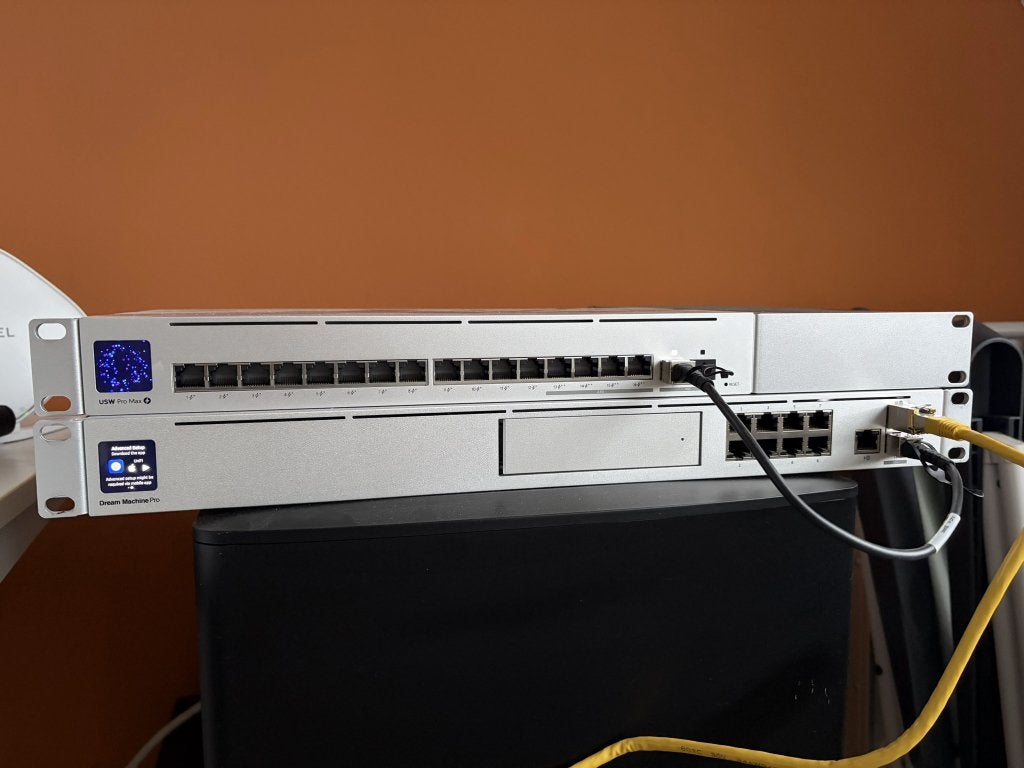 Ubiquiti UniFi Setup | UDM Pro | Pro Max 16 POE | U7 Pro, Computers en Software, Ophalen, Zo goed als nieuw, Router met modem