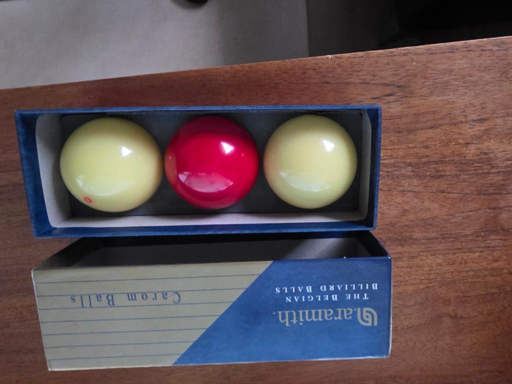 NIEUWE BILJARTBALLEN 6MAANDEN OUD, Sport en Fitness, Biljarten en Poolen, Ophalen of Verzenden, Keu of Ballen