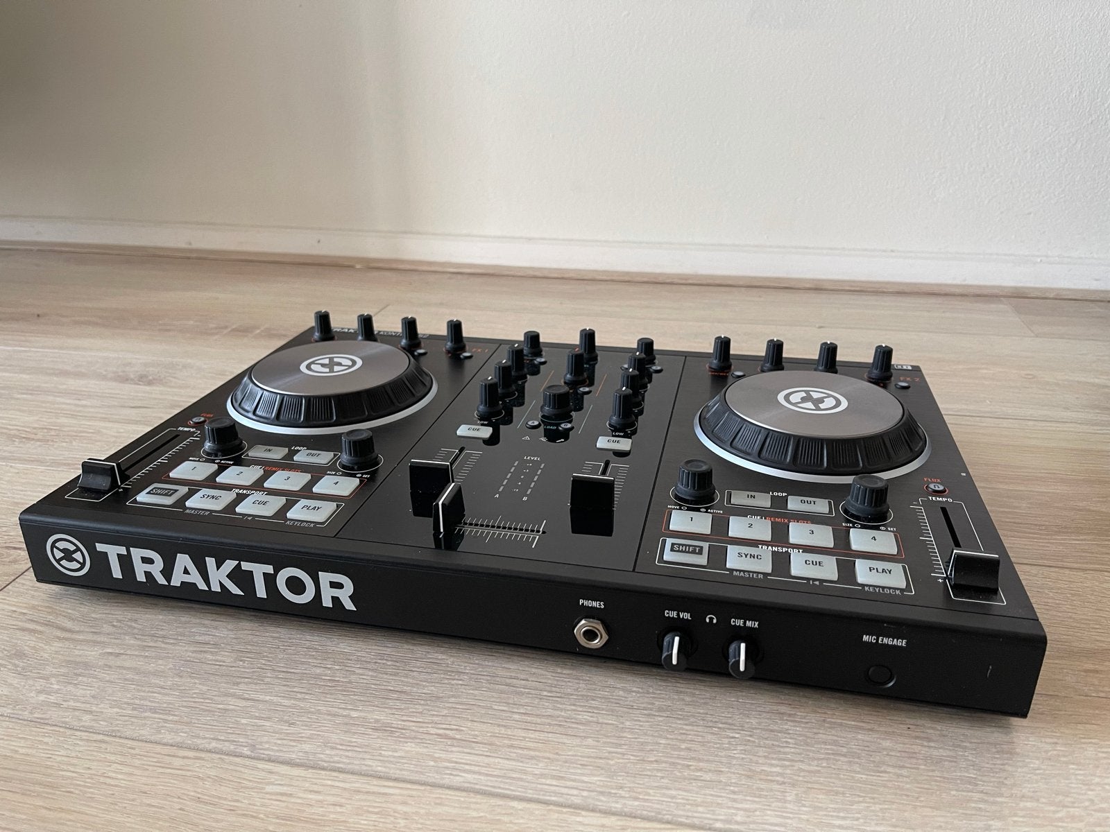 Native  Traktor Kontrol S2 MK2 — DJ controller + Decksaver, Ophalen, Zo goed als nieuw, Dj-set, Overige merken