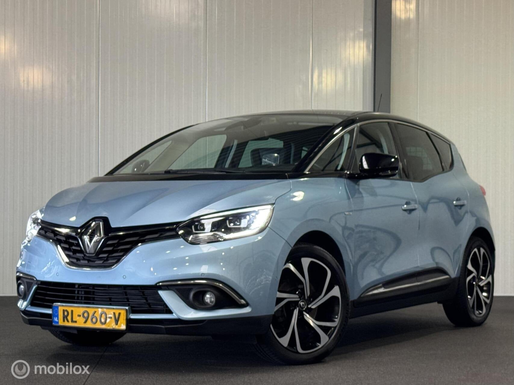 Renault Scenic 1.5 dCi Bose AUTOMAAT [ NAP pano trekhaak LED, 4 cilinders, 1850 kg, Blauw, Leder en Stof