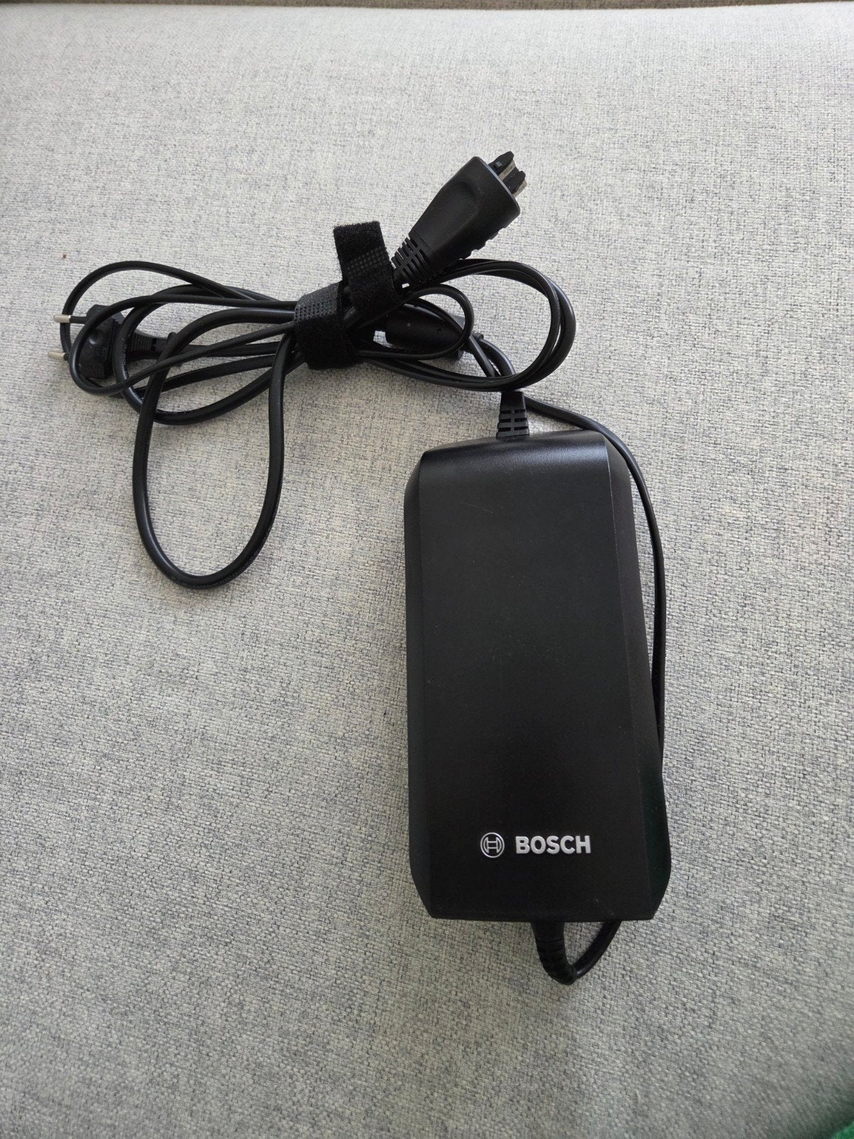 bosch eBike oplader BCS220, Zo goed als nieuw