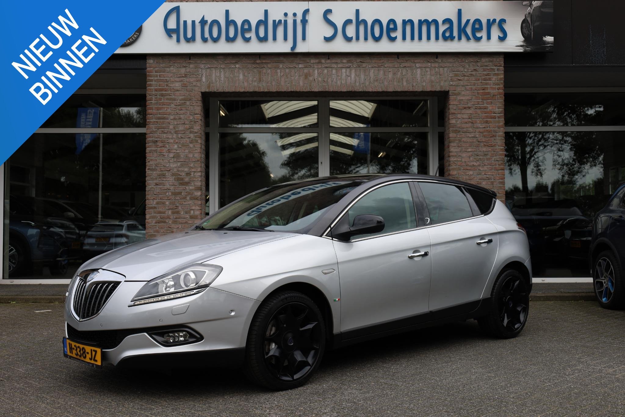 Lancia Delta 1.8-16V Di Platinum PANO LEER 2xPDC 18"LMV AUTO, Euro 5, Gebruikt, Zwart, 4 cilinders