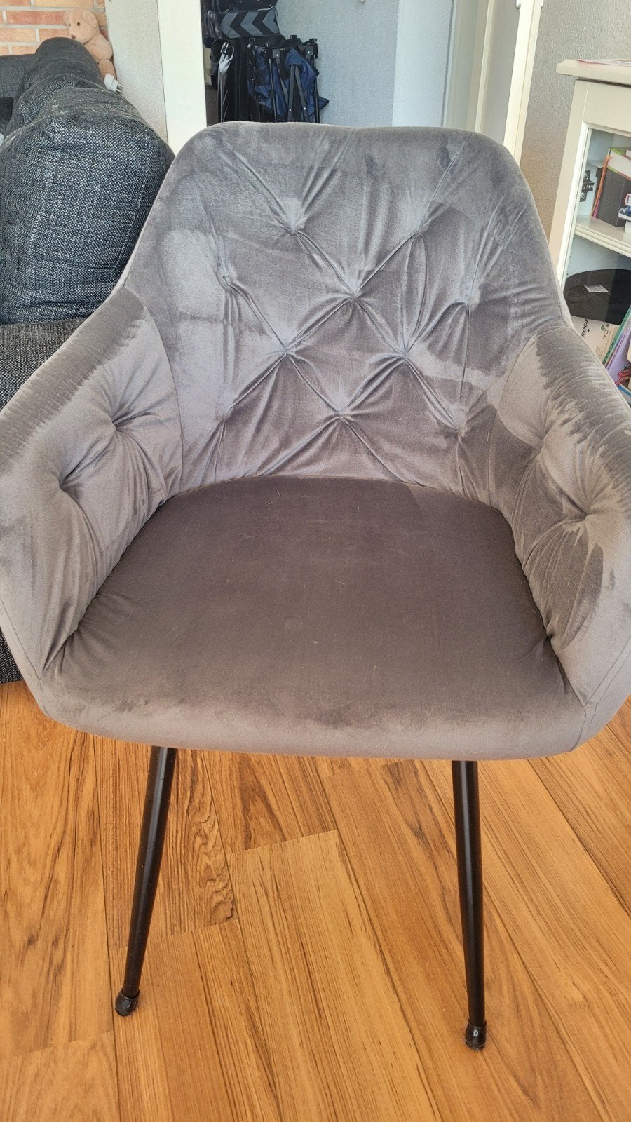 4 antraciet grijze velvet eetkamerstoelen met metalen poten, Ophalen, Gebruikt, Stof, Vier