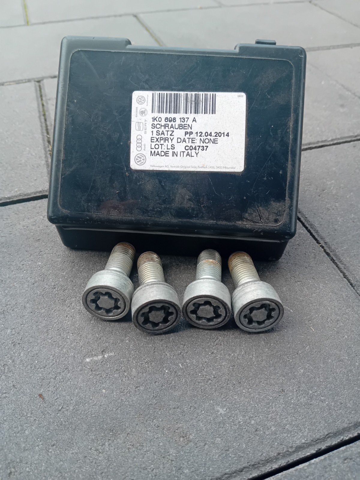 VW Beveiligingsbouten M14 x 1.5 x 27 Wielsloten, Ophalen