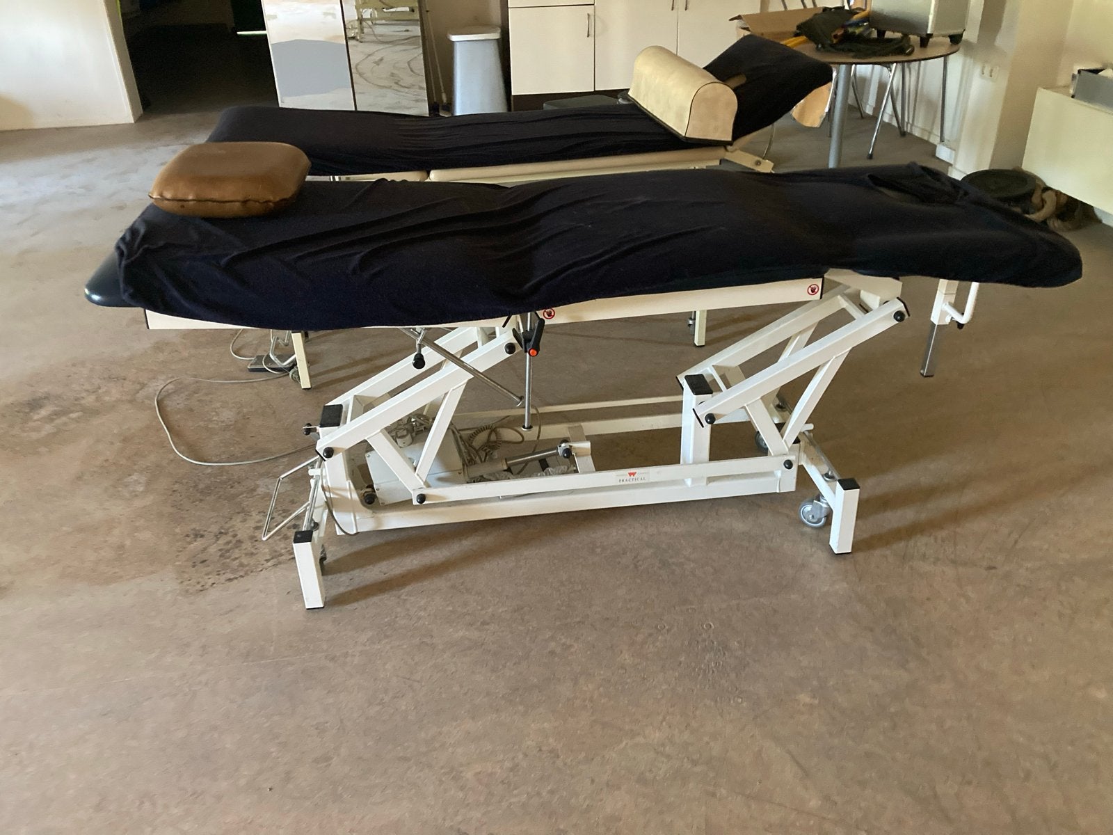 2 elektrische massagetafels, Ophalen, Gebruikt, Massagetafel