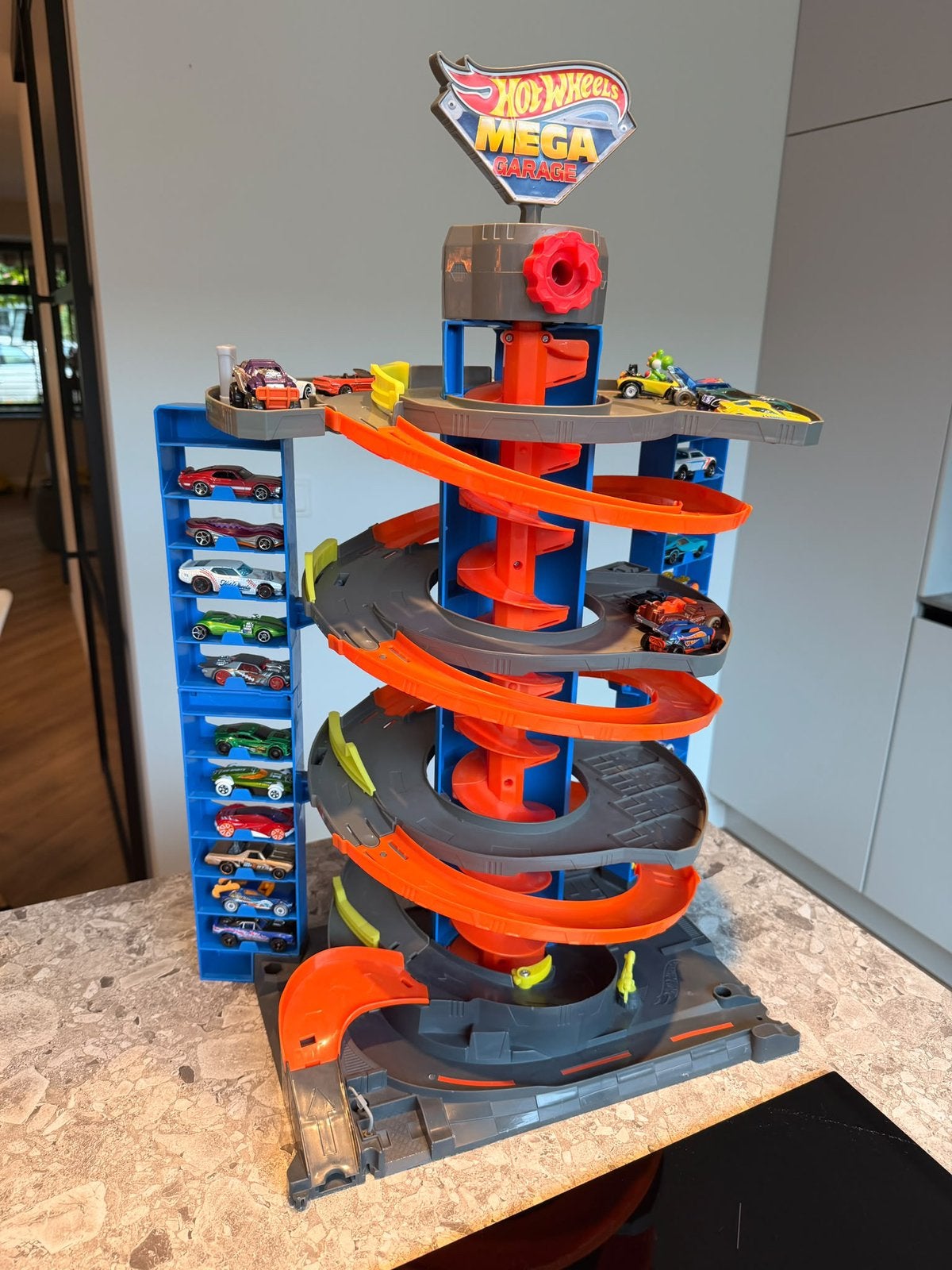 Hotwheels garage met veel auto’s, Ophalen, Zo goed als nieuw, Handmatig, Overige merken