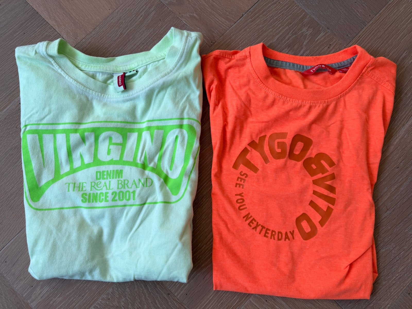 2 T-shirts maat 146-152 (Vingino & Tygo & Vito), Kinderen en Baby's, Ophalen of Verzenden, Gebruikt, Jongen, Shirt of Longsleeve