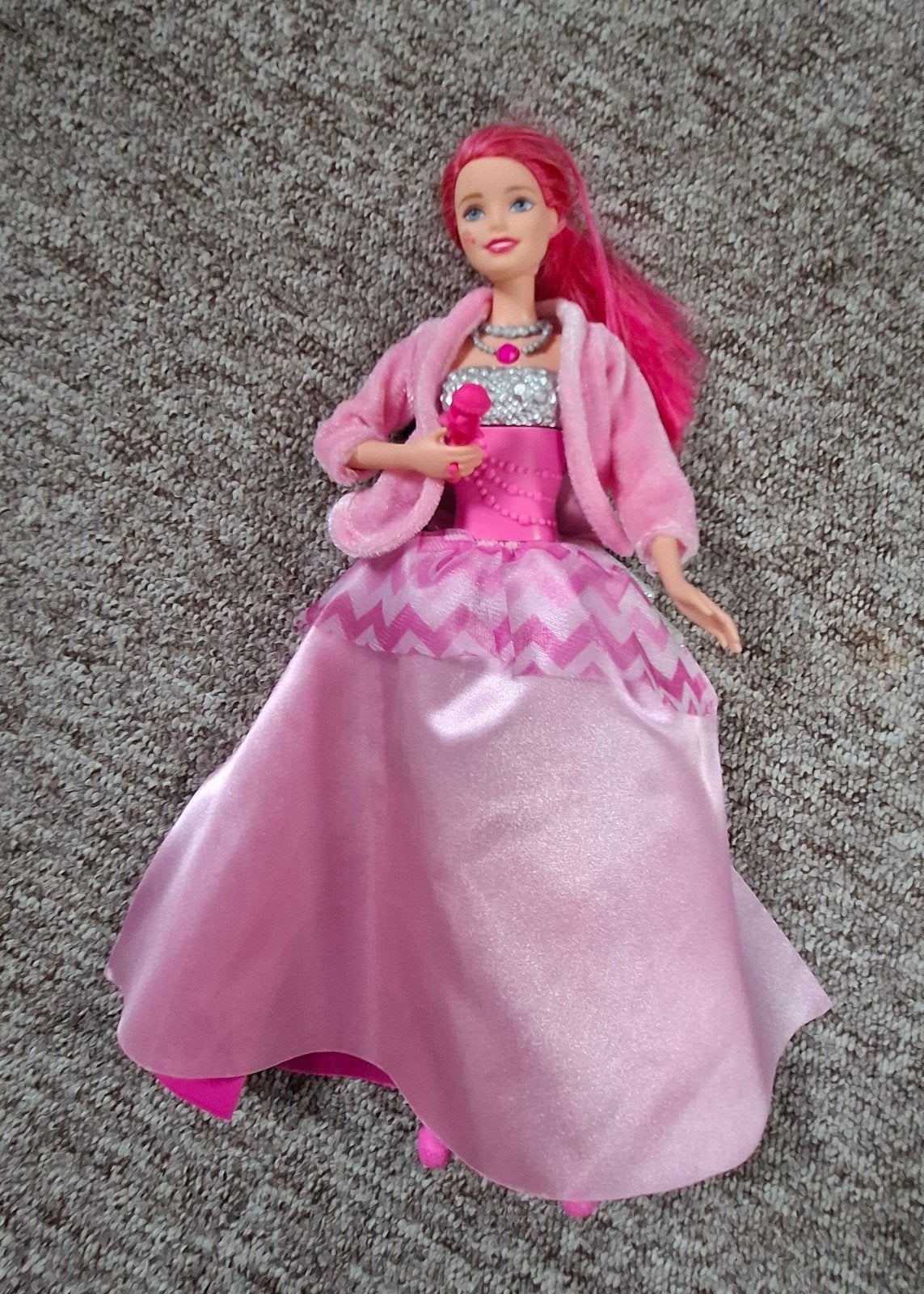 Barbie Rock 'N Royals Courtney uit 2014 zingt Frans, Ophalen of Verzenden, Barbie