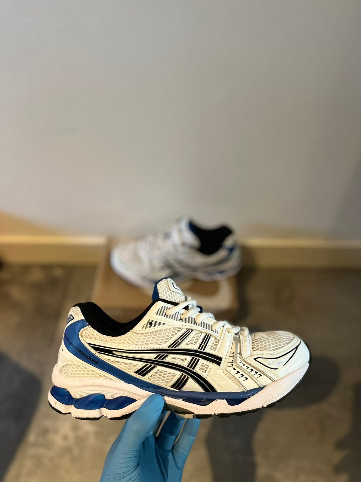 ASICS Gel Kayano 14, Wit, Ophalen of Verzenden, Sneakers of Gympen, Zo goed als nieuw