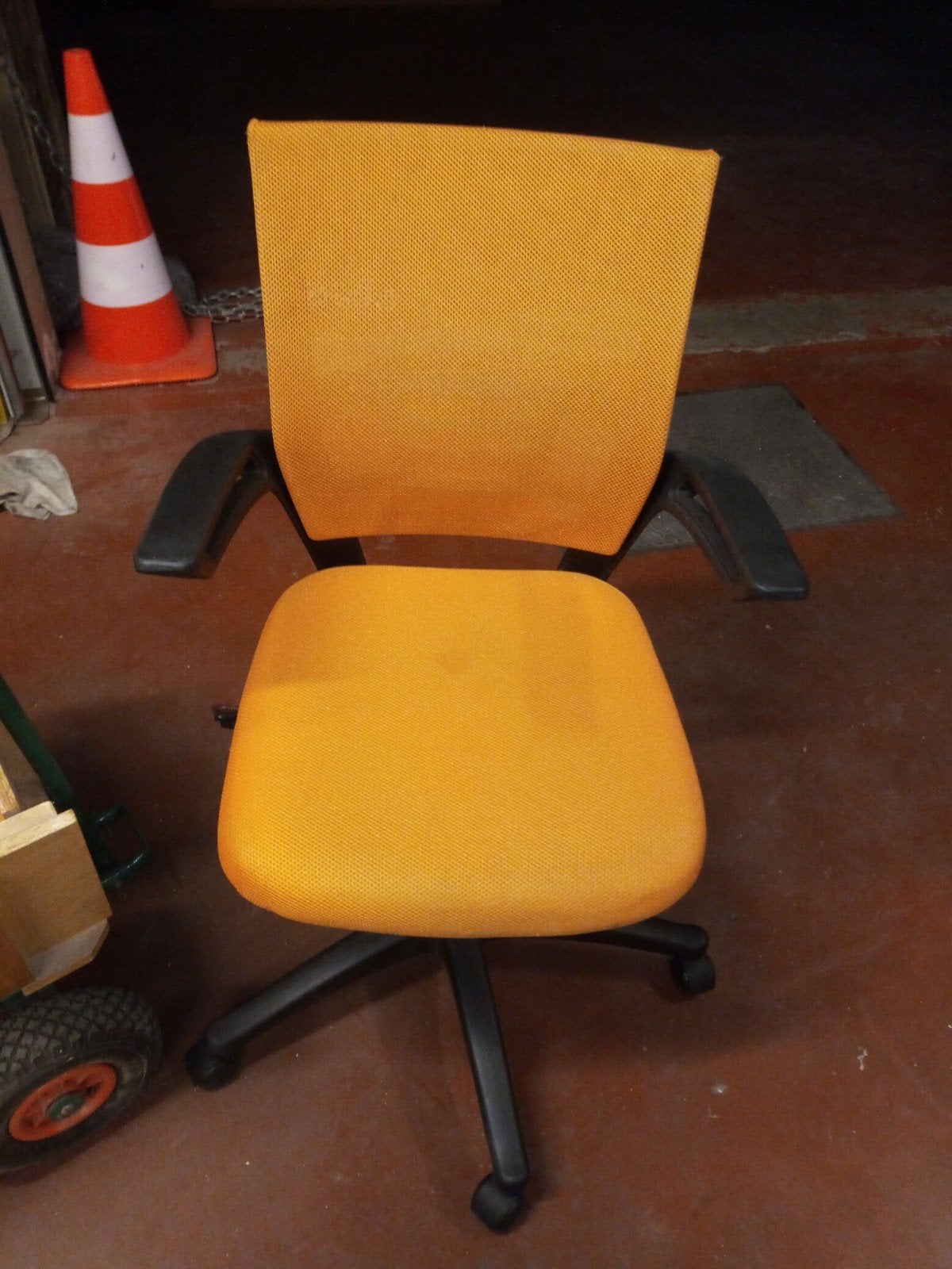 mooie verzorgde. bureau stoel oranje kleur, Ophalen, Zo goed als nieuw, Oranje, Bureaustoel