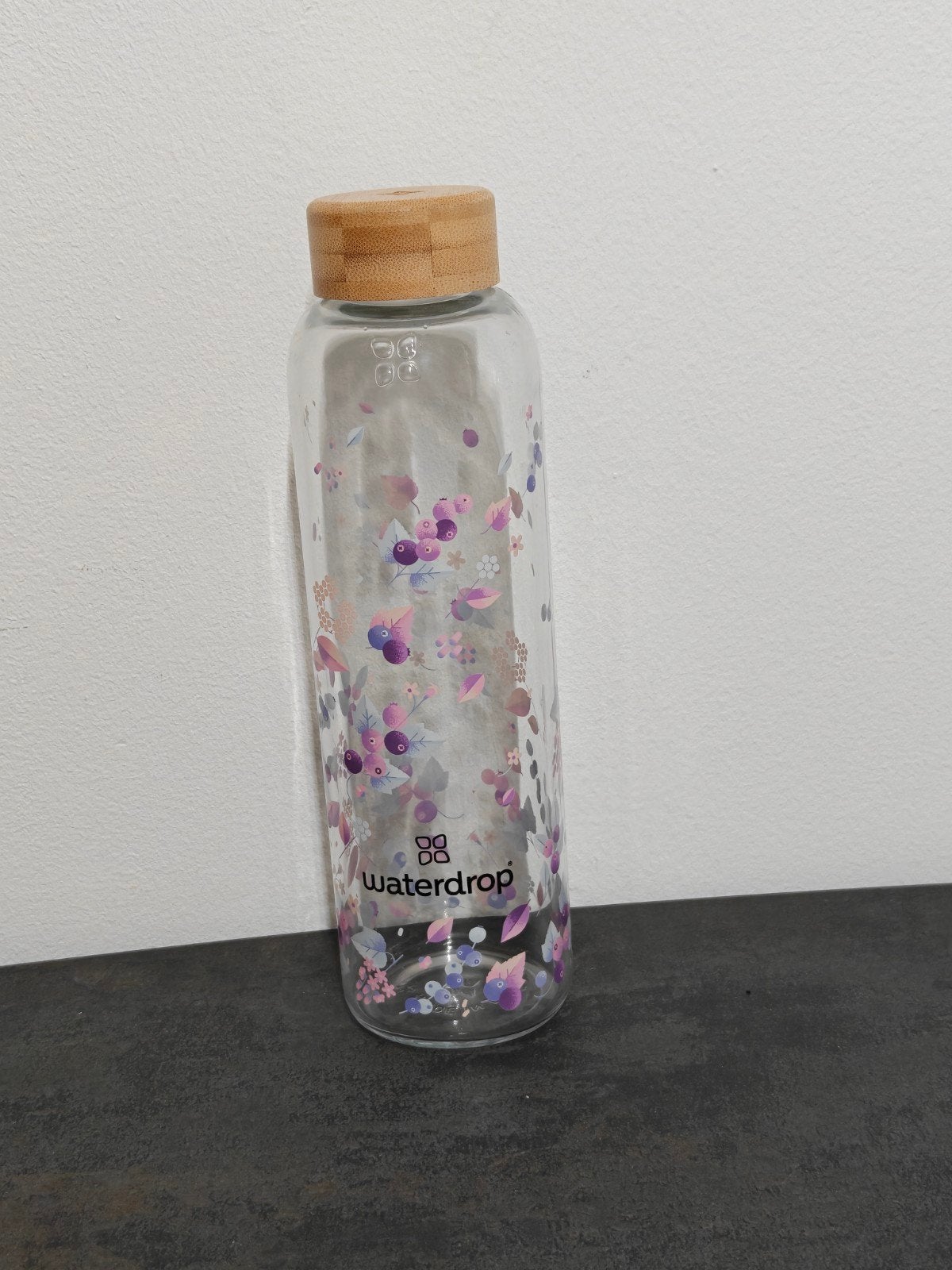 Waterdrop glazen fles met roze/paarse opdruk, Ophalen of Verzenden, Zo goed als nieuw, Glas, Meerkleurig