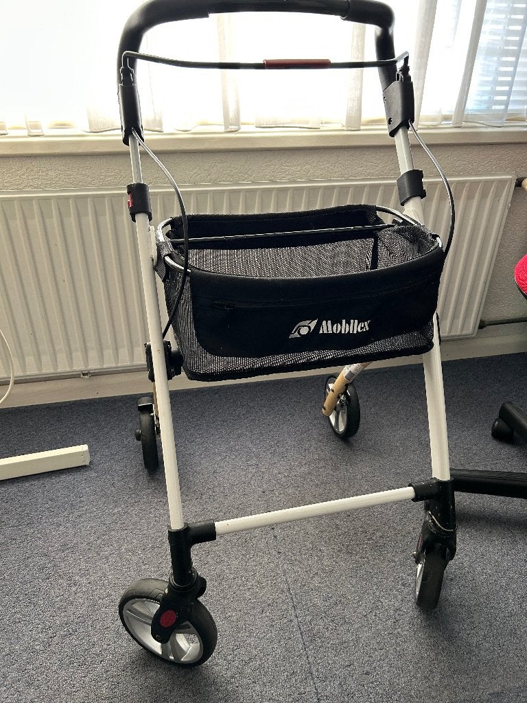 Vrijwel nwe rollator te koop, Diversen, Rollators, Ophalen of Verzenden, Opvouwbaar, Zo goed als nieuw