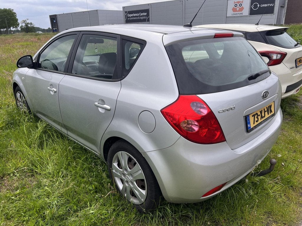 Kia cee'd 1.6 X-clusive LET OP handel/export defecte transmi, Auto's, Kia, Stof, Gebruikt, 4 cilinders, 122 pk