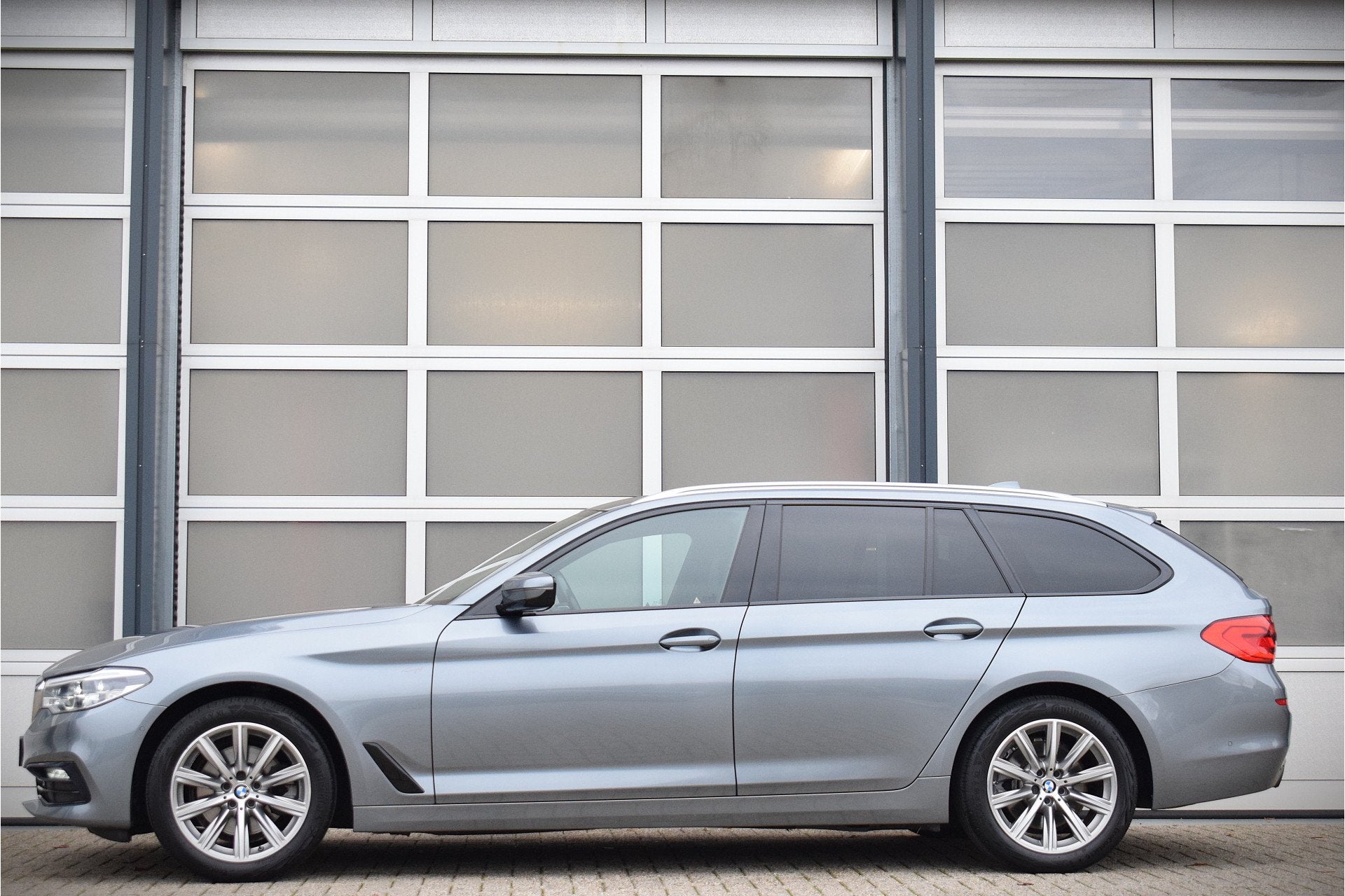 Foto 7 van BMW 5 Serie Touring 520i High Executive Edition | Sportline