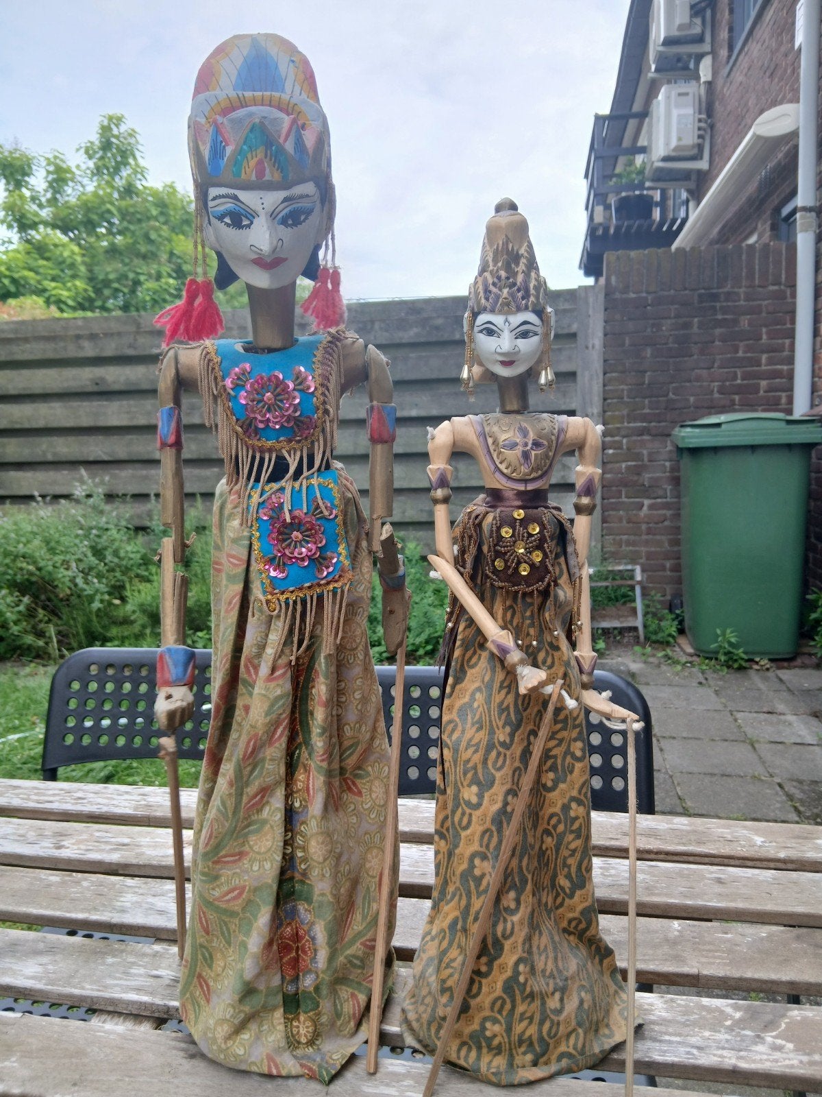 Set van 2 handgemaakte Indonesische houten poppen, Ophalen, Groep mensen, Handgemaakt, 50 - 100 cm
