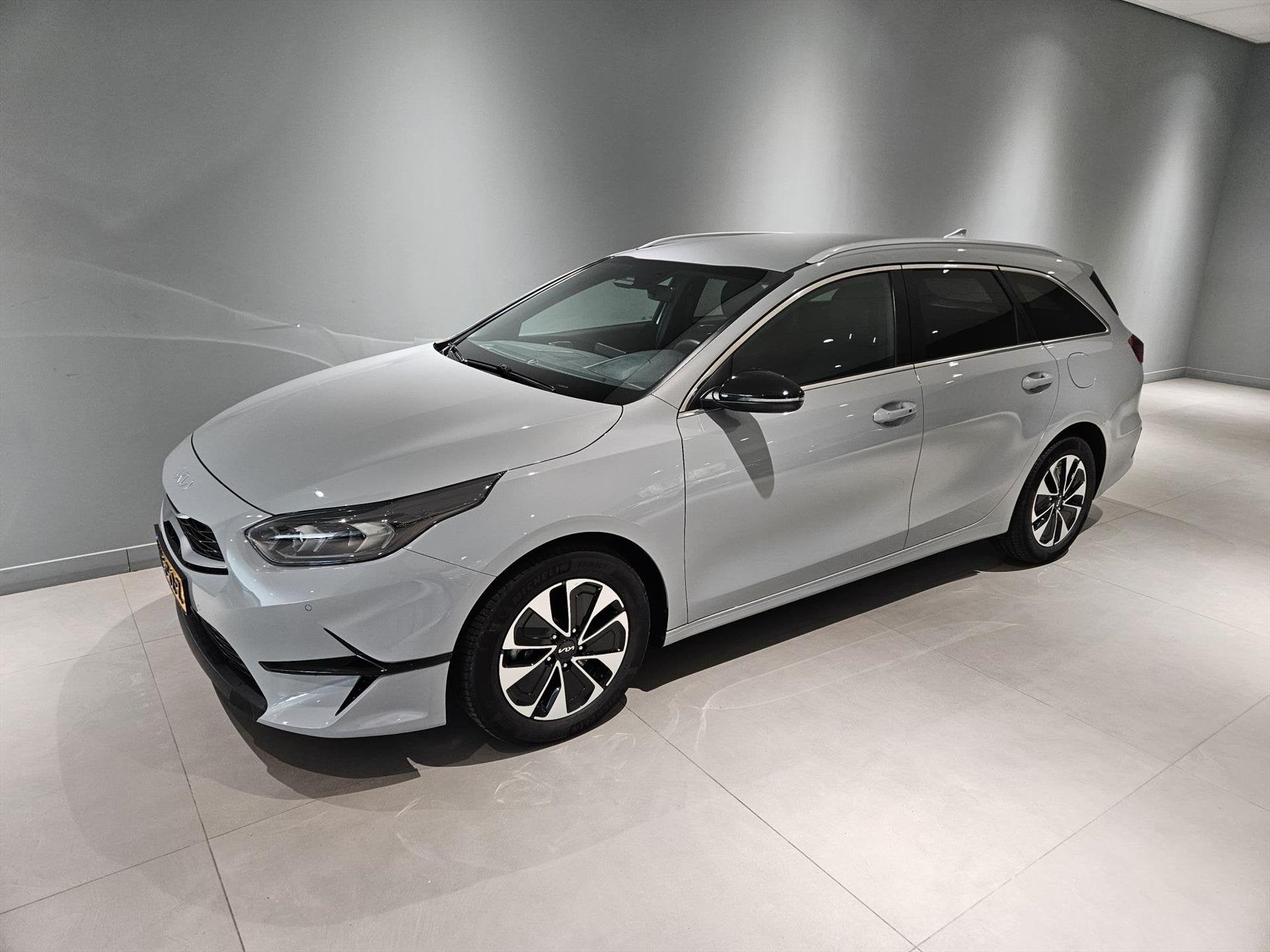 KIA Ceed Sw 1.0 T-GDi MHEV 100pk AUTOMAAT Design Edition Nav, Auto's, 12 maanden, 1309 kg, Leder en Stof, Origineel Nederlands