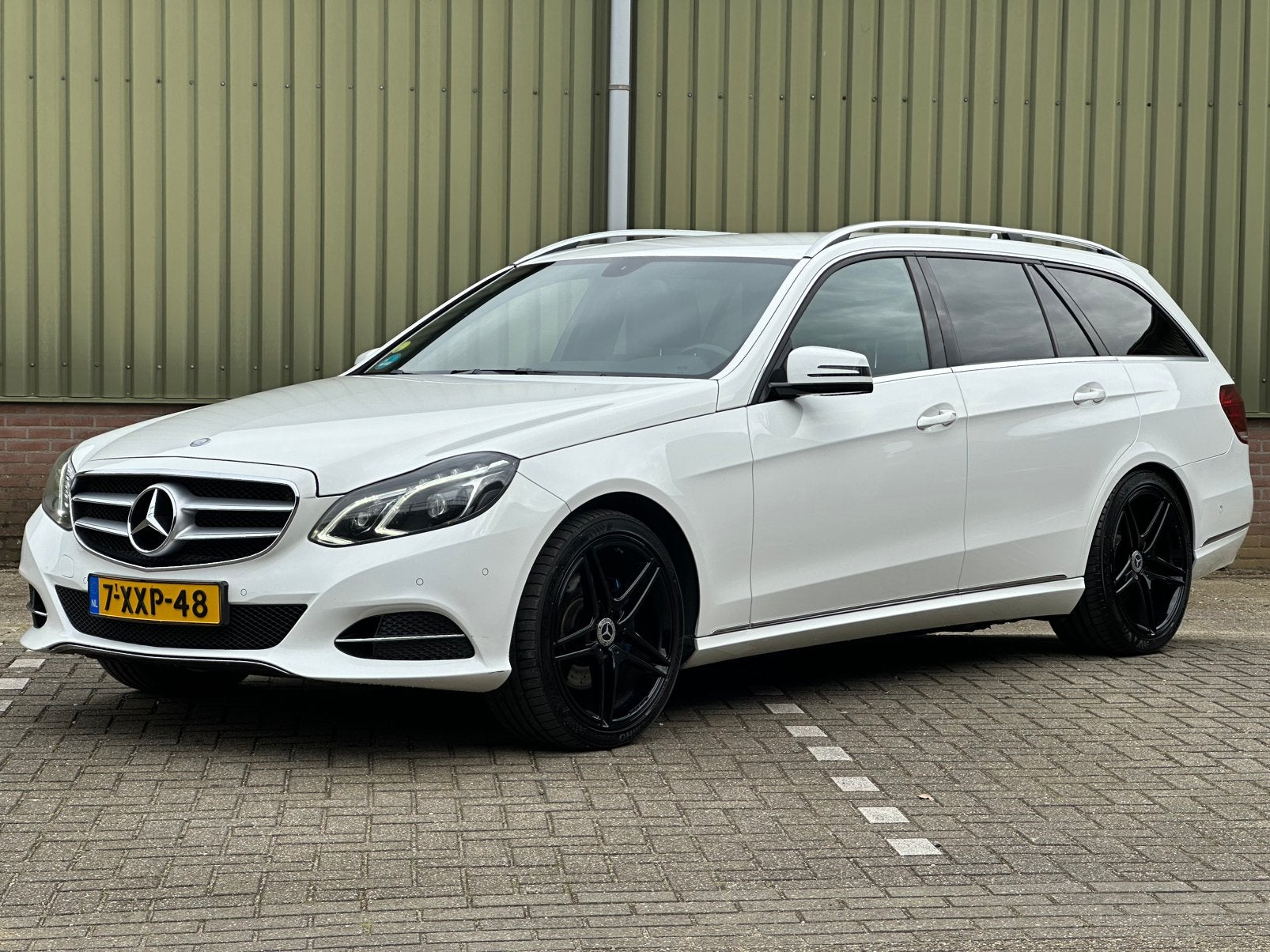 Mercedes Benz E300 HYBRID *GOED ONDERHOUDEN*, Automaat, Euro 5, Achterwielaandrijving, Zwart