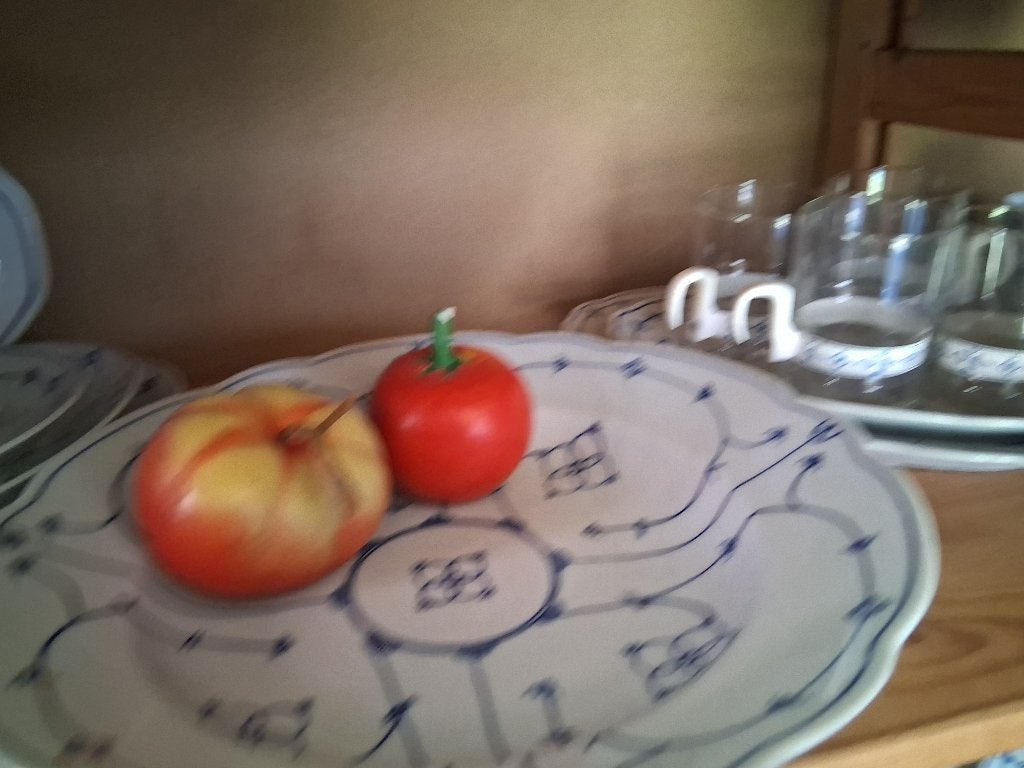 saks blauw geschulpt bord, schaal, serveerschaal fruitschaal, Ophalen of Verzenden, Zo goed als nieuw, Overige stijlen, Schaal of Schalen