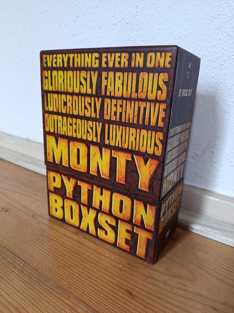 Monty Python Box Set Everything Ever In One Box 12 Disc Set, Cd's en Dvd's, Dvd's | Tv en Series, Engels, Alle leeftijden, Nederlands