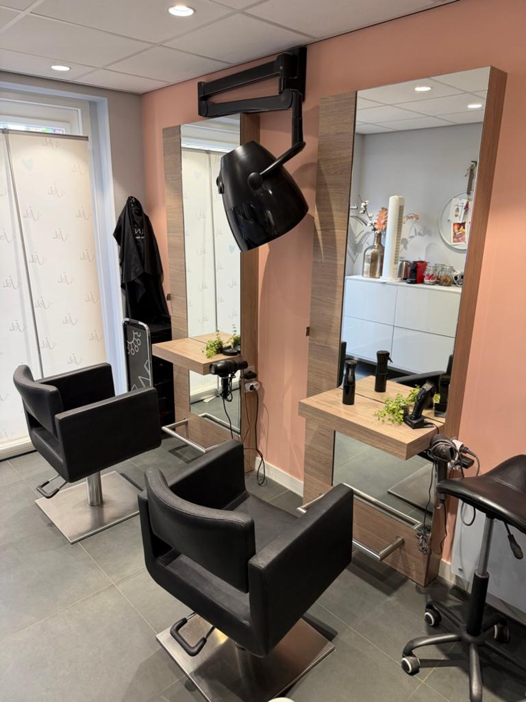 Complete Kapsalon, 2 werkplekken (Linthorst ontwerp en bouw), Ophalen