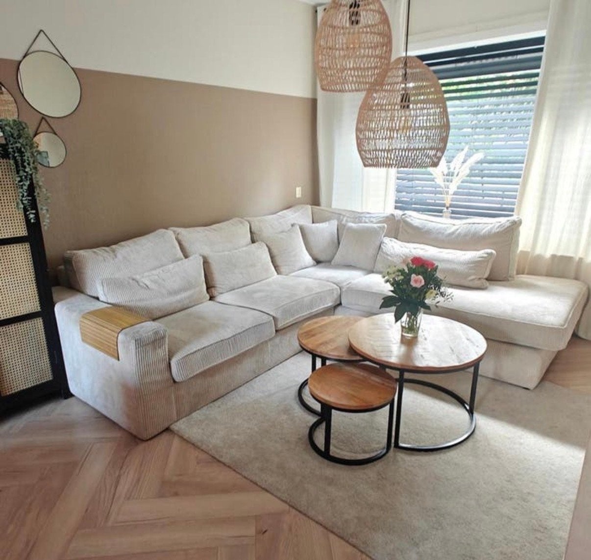 Comfortabele beige/crème hoekbank in ribstof (corduroy), Huis en Inrichting, Banken | Bankstellen, Ophalen, 250 tot 300 cm, 100 tot 125 cm