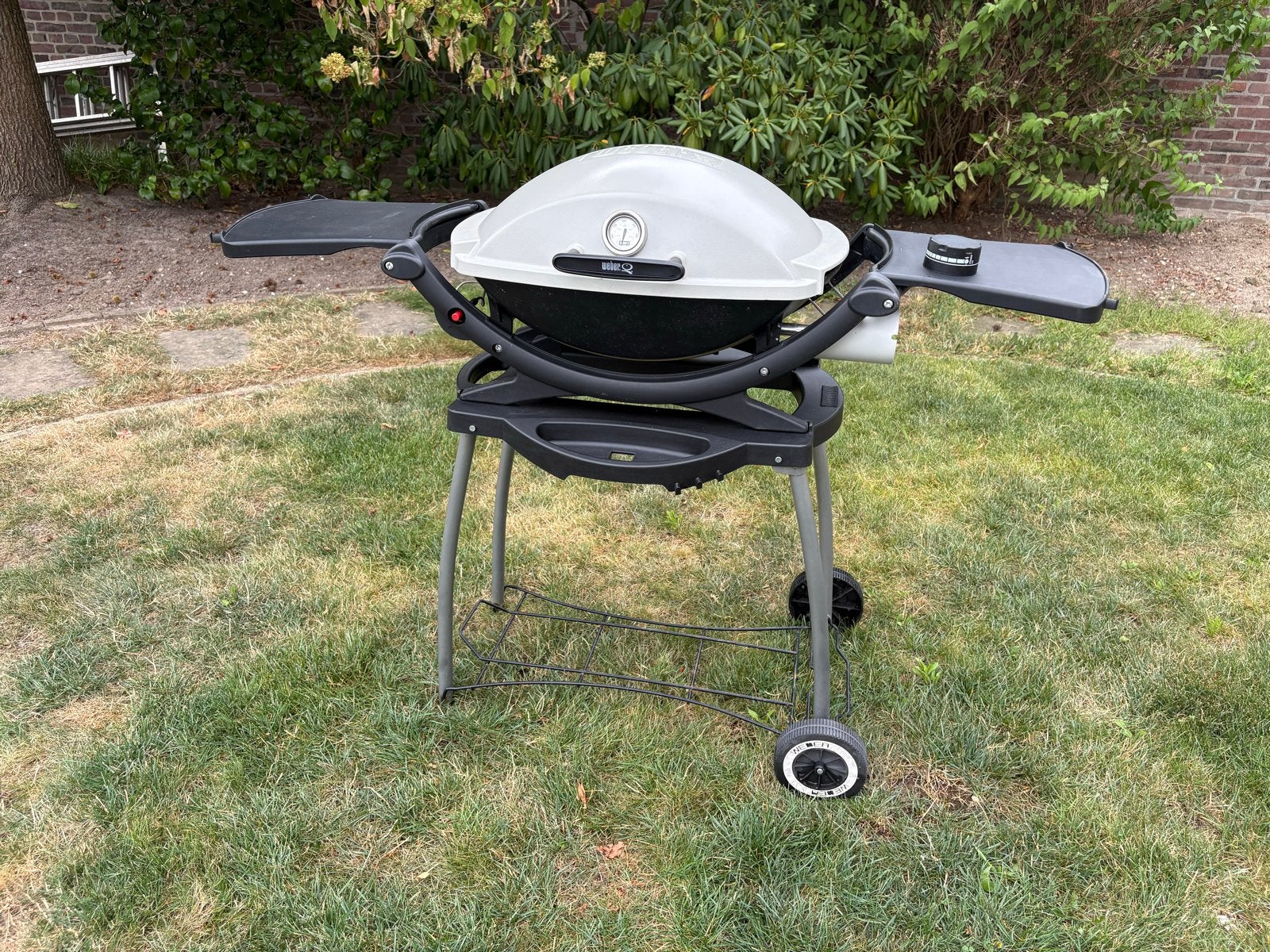 Weber Q200 gasbarbecue (gasdrukregelaar defect), Ophalen, Gebruikt