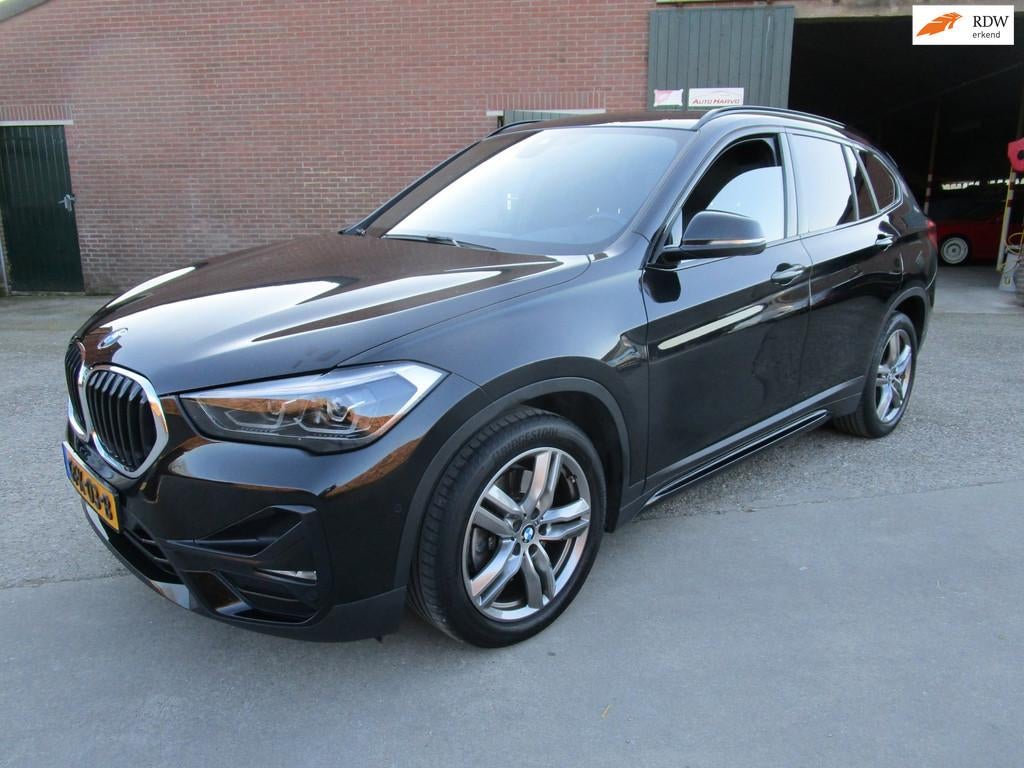 BMW X1 SDrive20i High Executive M sport leer navi cam 1e eig, 1998 cc, 15 km/l, 4 cilinders, Zwart