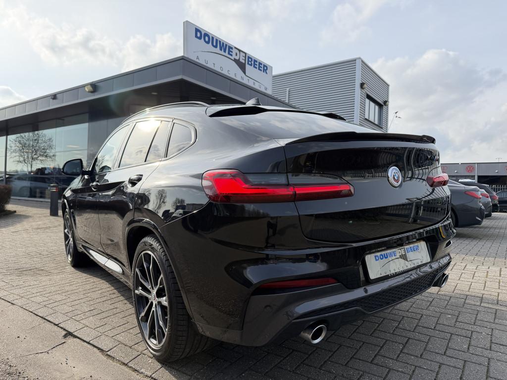 BMW X4 xDrive20i M-sport Pano-Dak | Trekhaak | Leer | Memory, Automaat, Euro 6, 4 cilinders, Zwart