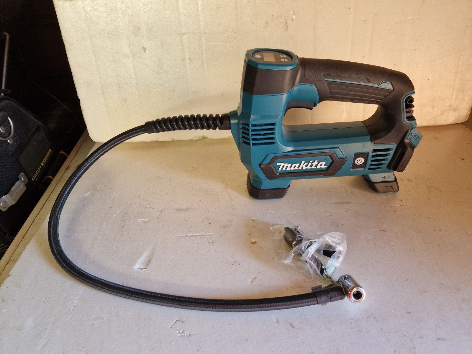 Makita MP100DZ 12Vmax Accu Compressor -, Doe-het-zelf en Verbouw, Compressors, Ophalen, 6 tot 10 bar, Nieuw, Minder dan 200 liter/min