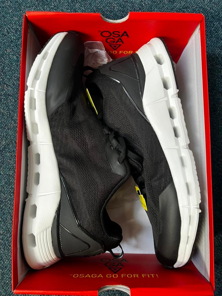 Nieuw!! Sport Schoenen Maat 45, Ophalen of Verzenden, Zo goed als nieuw, Sportschoenen