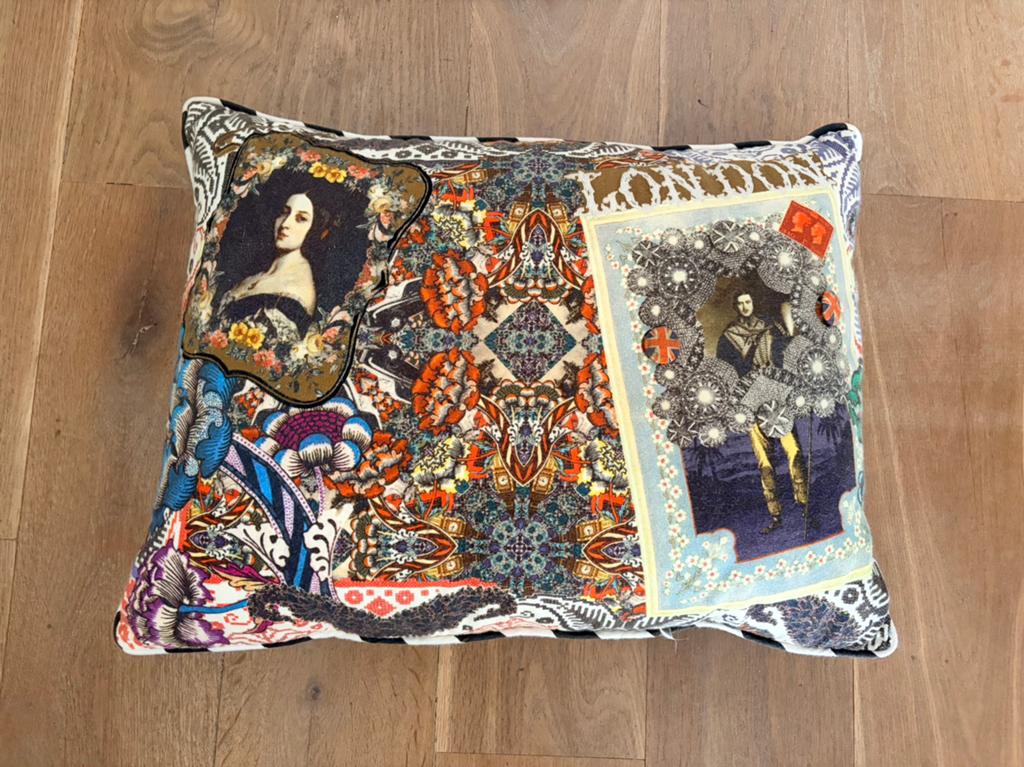 Christian Lacroix sier kussen 60x45 cm ZGAN!!!, Huis en Inrichting, Woonaccessoires | Kussens, Ophalen of Verzenden, Zo goed als nieuw