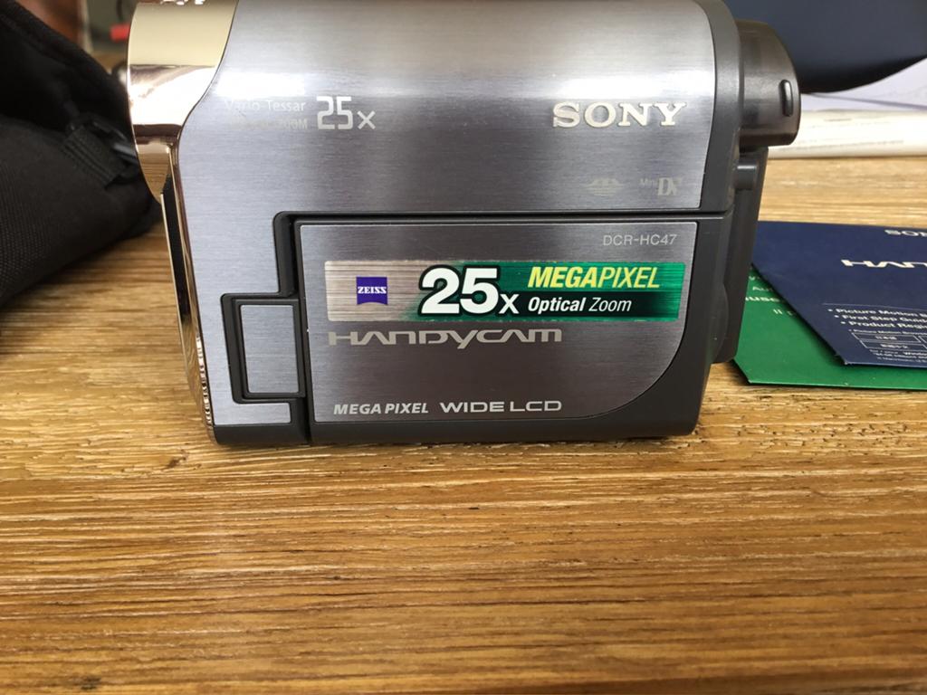 Te koop Sony mini DVD handycam type DCR-HC47E, Ophalen, Zo goed als nieuw, Sony, 20x of meer