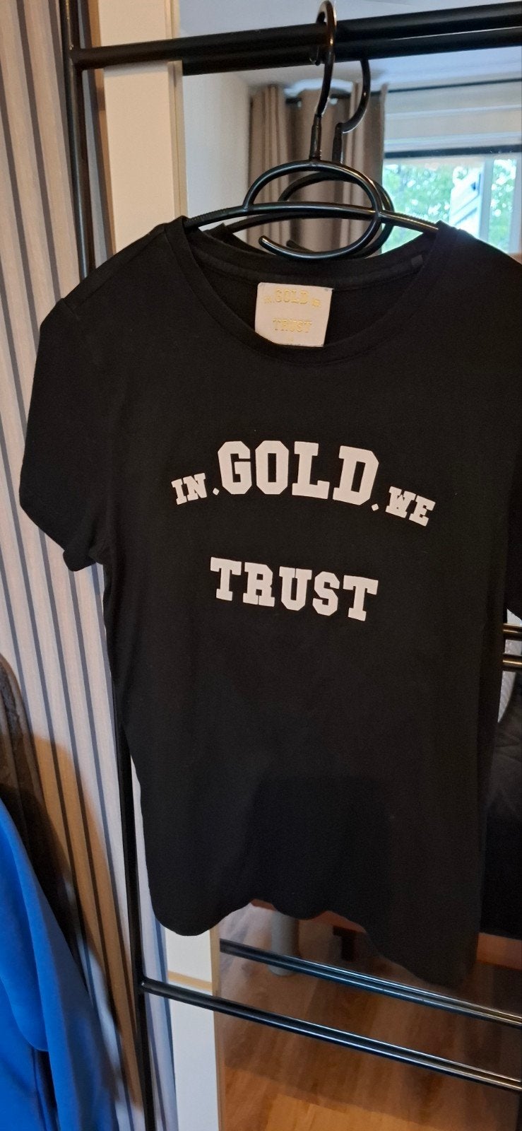 In Gold We Trust T-shirt Zwart Maat 34 (XS), Zwart, Ophalen of Verzenden, Zo goed als nieuw, Korte mouw