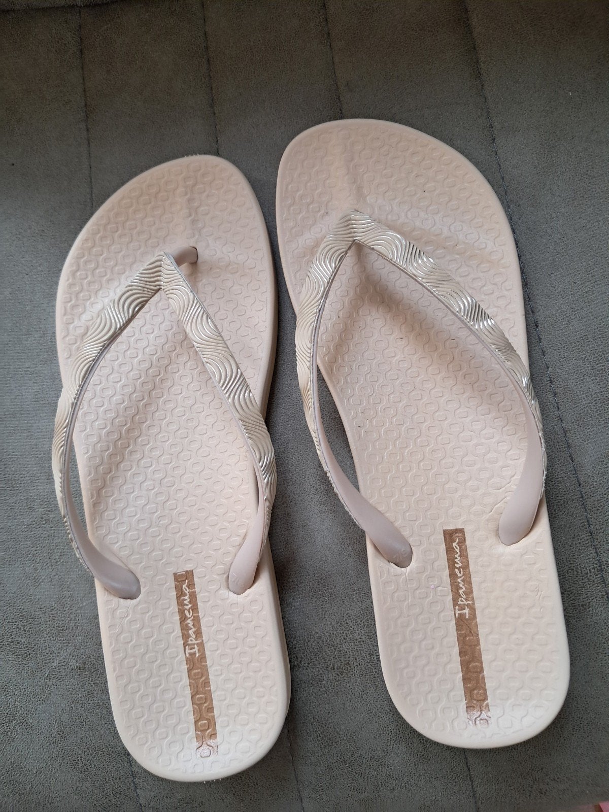Nieuwe Ipanema teenslippers maat 38, mooie lichte kleur, Slippers, Beige, Nieuw, Ophalen of Verzenden