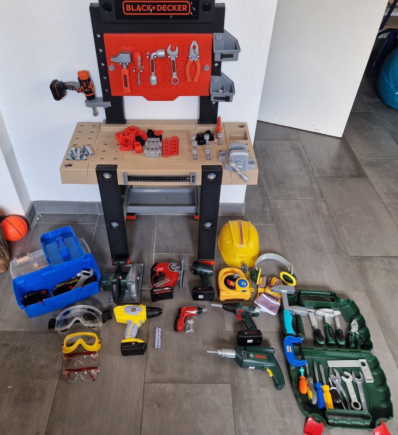 Black & Decker Werkbank met Hand- en divers gereedschap, Ophalen, Gebruikt, Knutselen