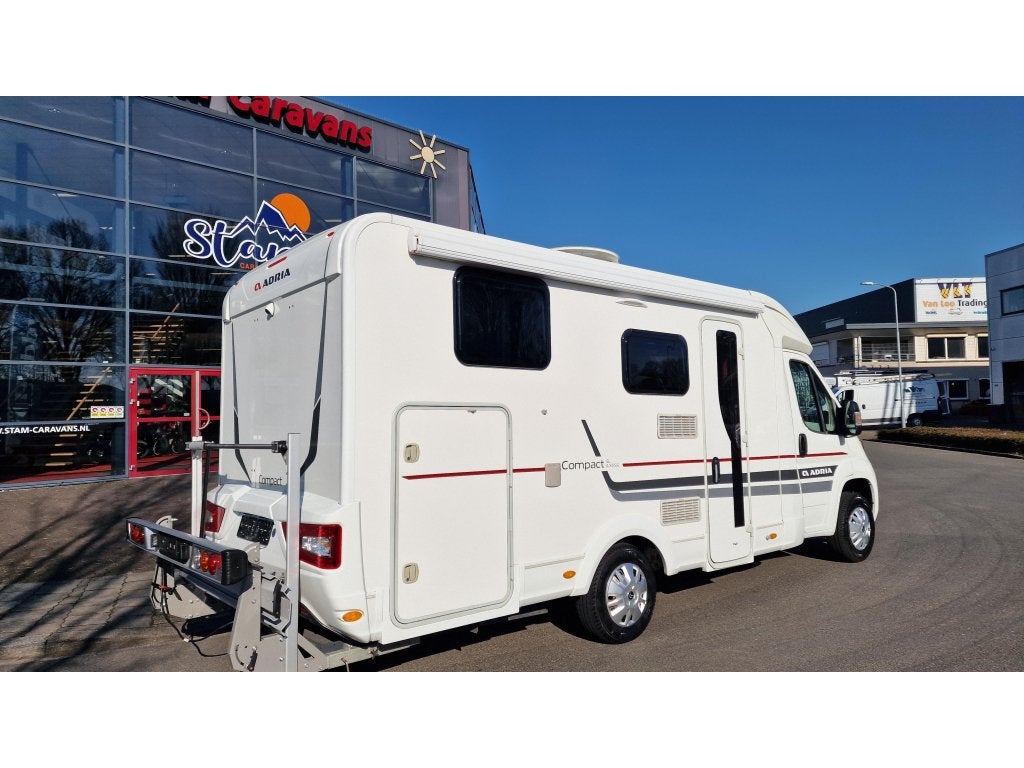 Adria Compact SL enkele bedden Nieuwstaat!, Caravans en Kamperen, Koelkast, Ringverwarming, 6 tot 7 meter, Tot en met 3