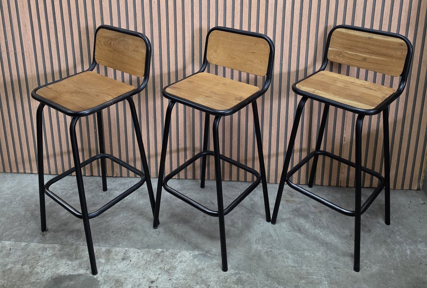 4 x One World barkrukken teak hout bar krukken barstoelen, Huis en Inrichting, Barkrukken, 5 krukken of meer, 60 tot 90 cm, Ophalen of Verzenden