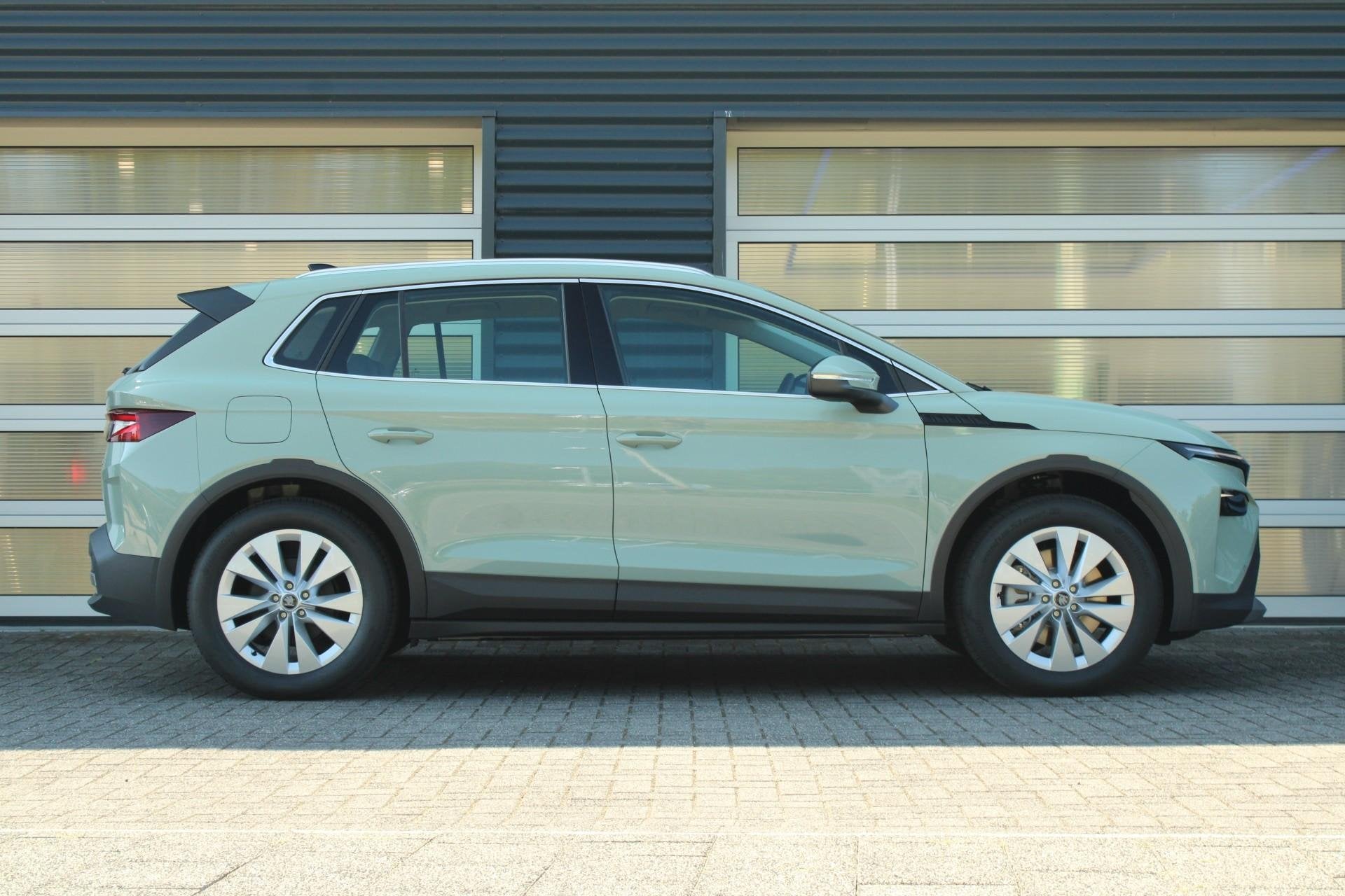 Skoda Elroq 85 286pk Tour Edition | 19" Velgen | Stoelverwar, Auto's, Automaat, 12 maanden, Achterwielaandrijving, Automatische klimaatregeling