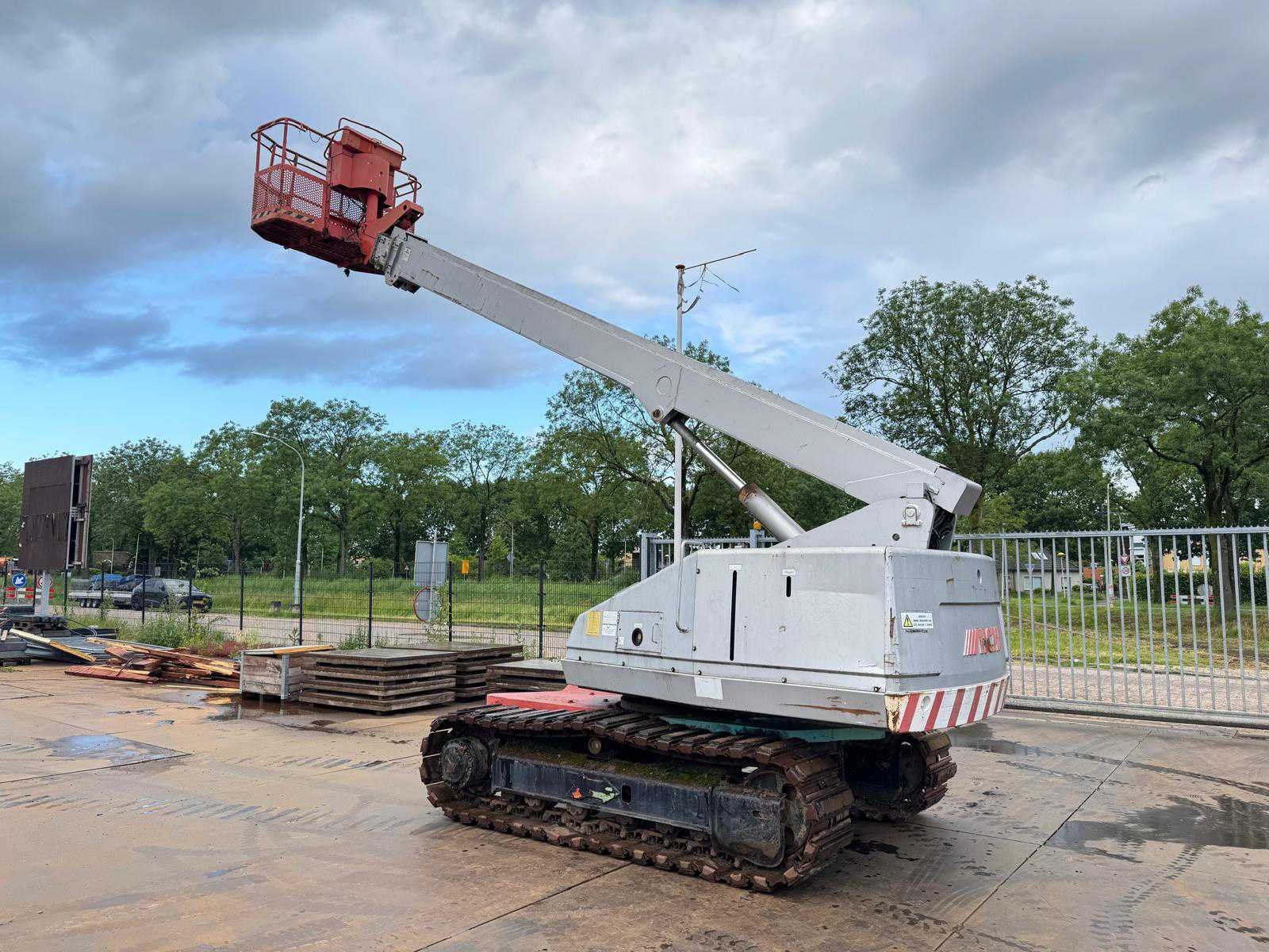 Aichi SR182 Rups Telescoop hoogwerker